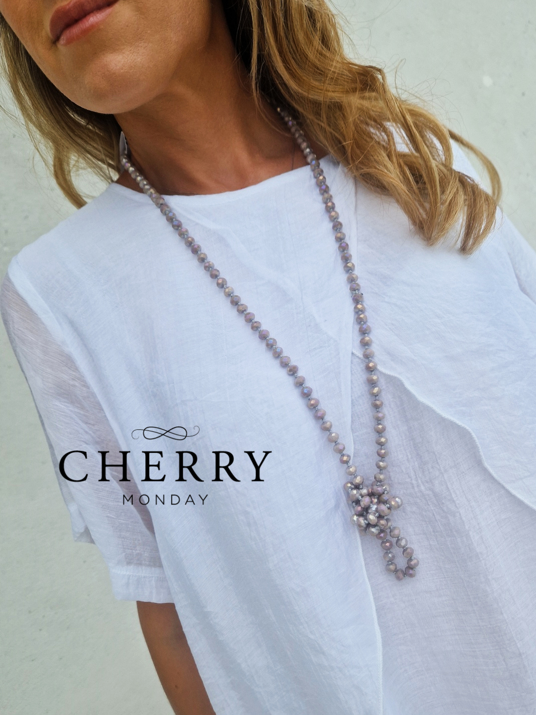 Daljša ogrlica s perlicami