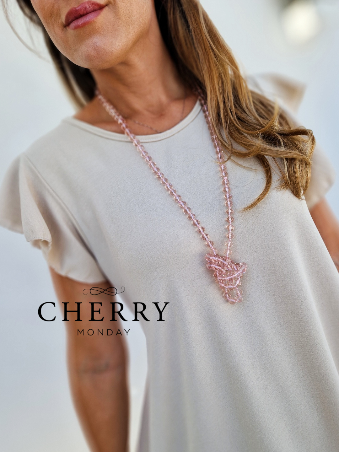 Daljša ogrlica s perlicami