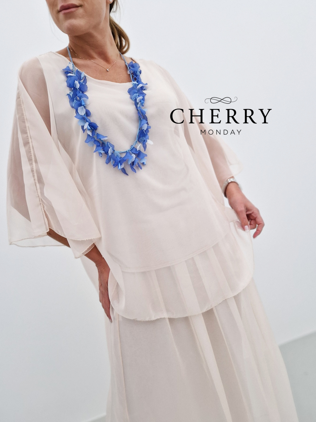 Daljša tunika s tančico