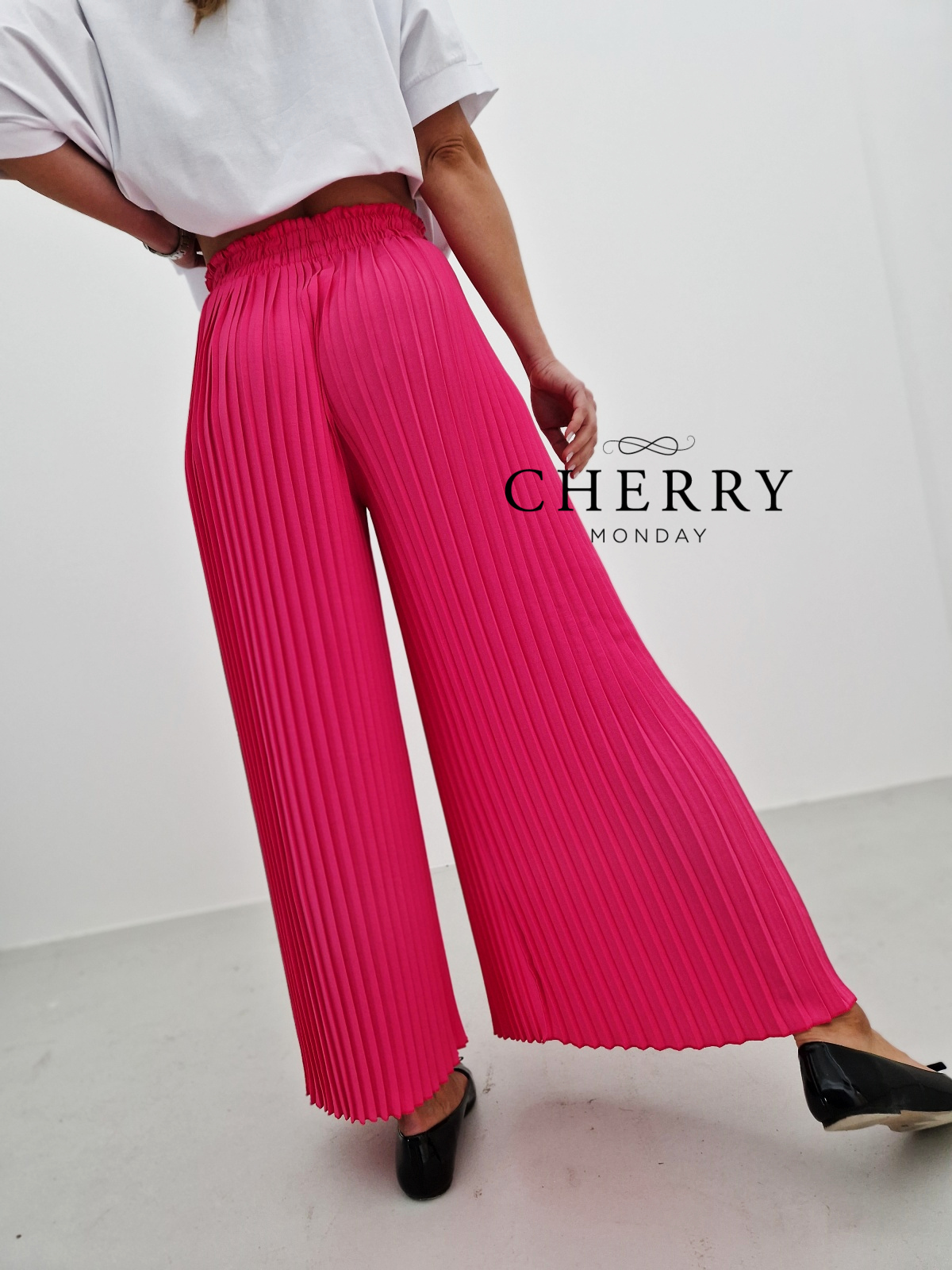 Elaticne plisirane hlace 42