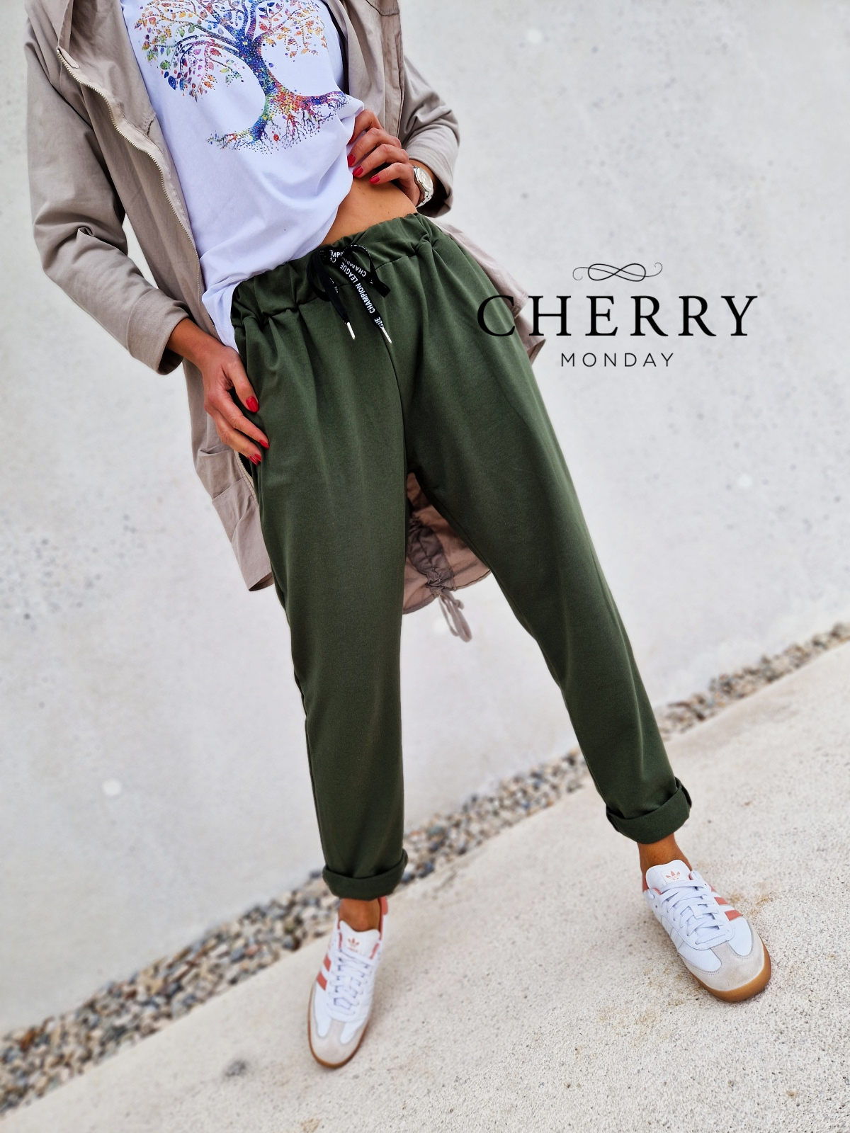 Plus size hlacna trenirka 16