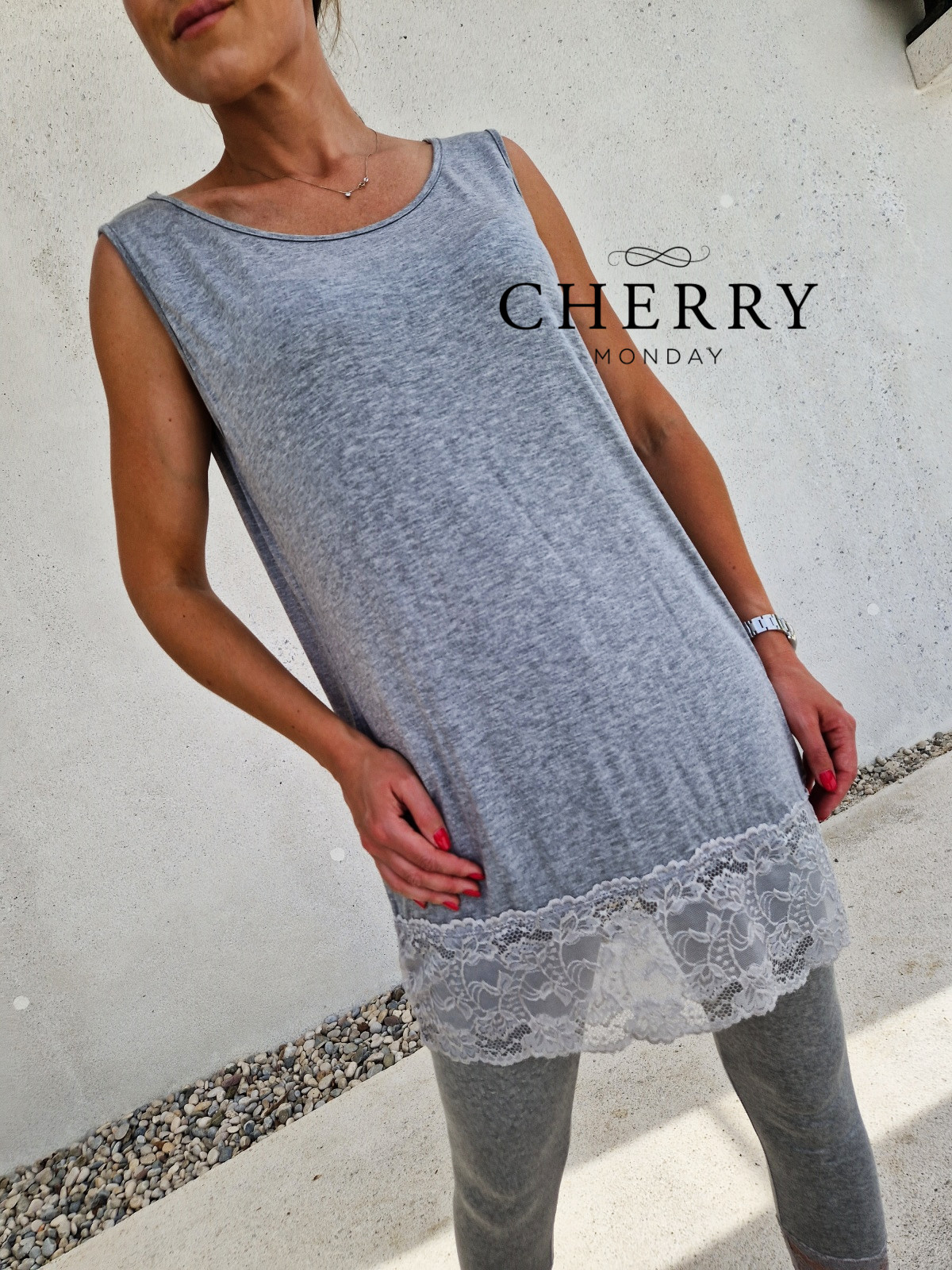 Viskozna tunika s cipko 9