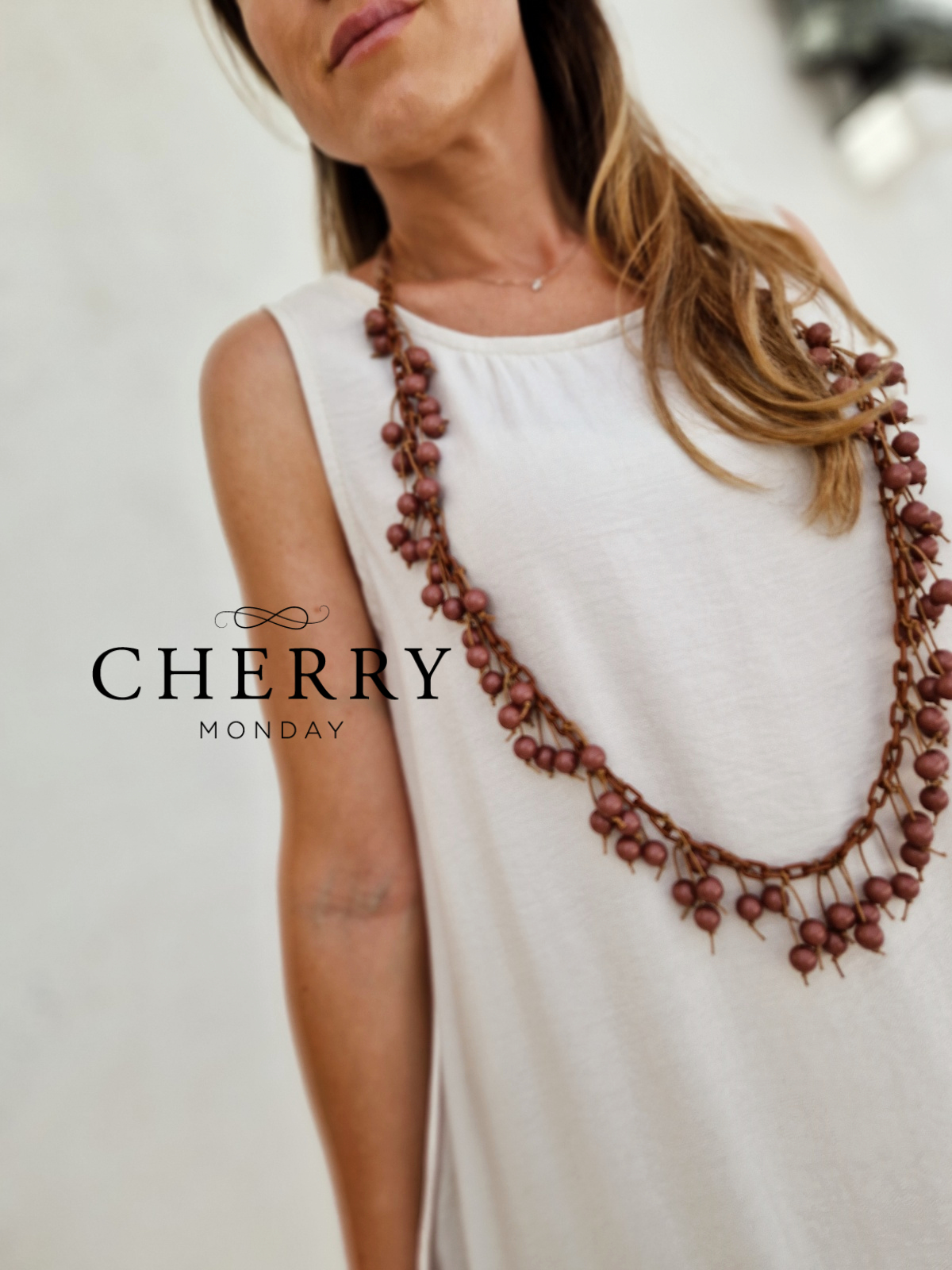 Daljša ogrlica s kroglicami