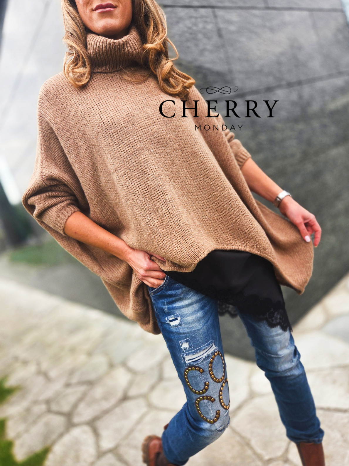 Asimetričen pulover širokega kroja