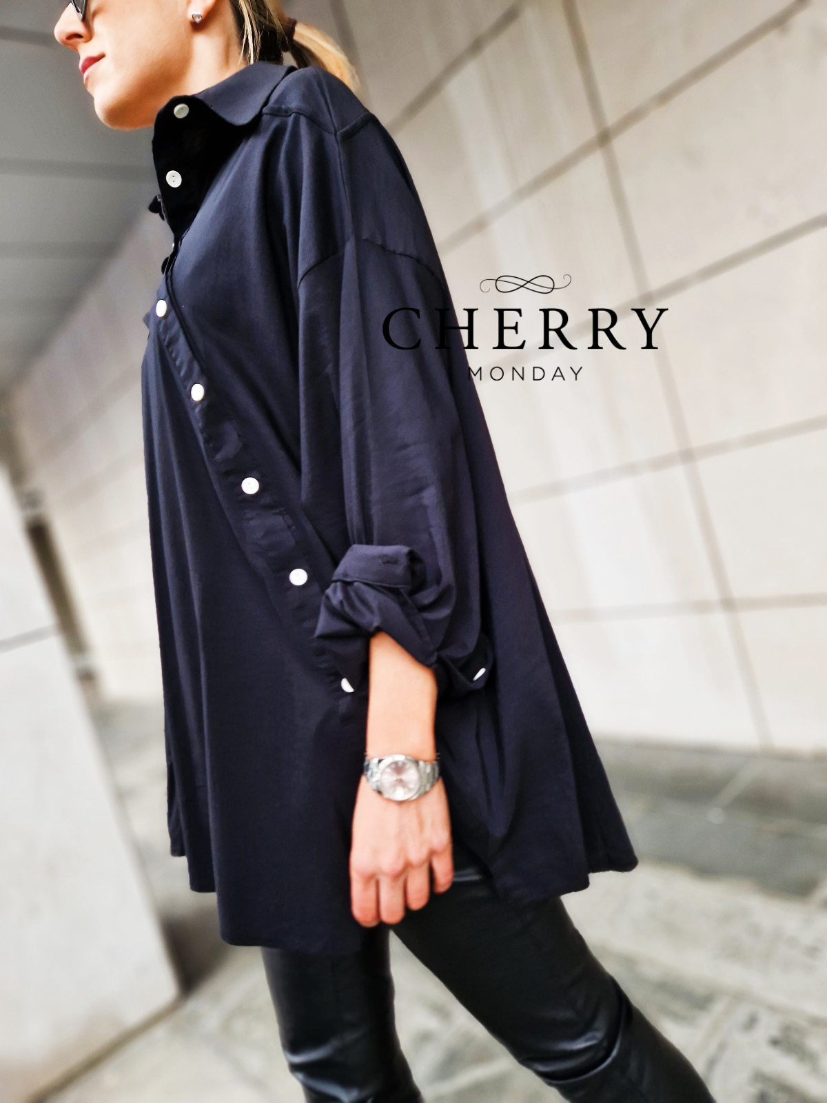 Atraktivna srajca z dvojnimi gumbi