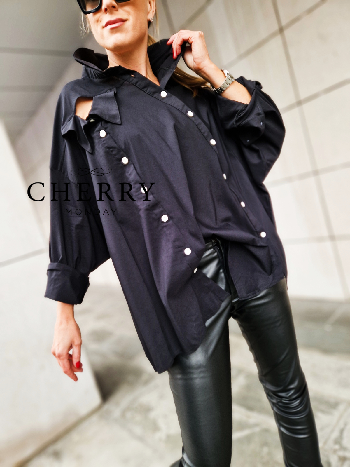 Atraktivna srajca z dvojnimi gumbi