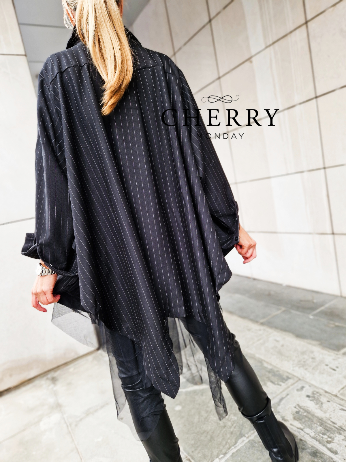 Črtasta srajca s tilom