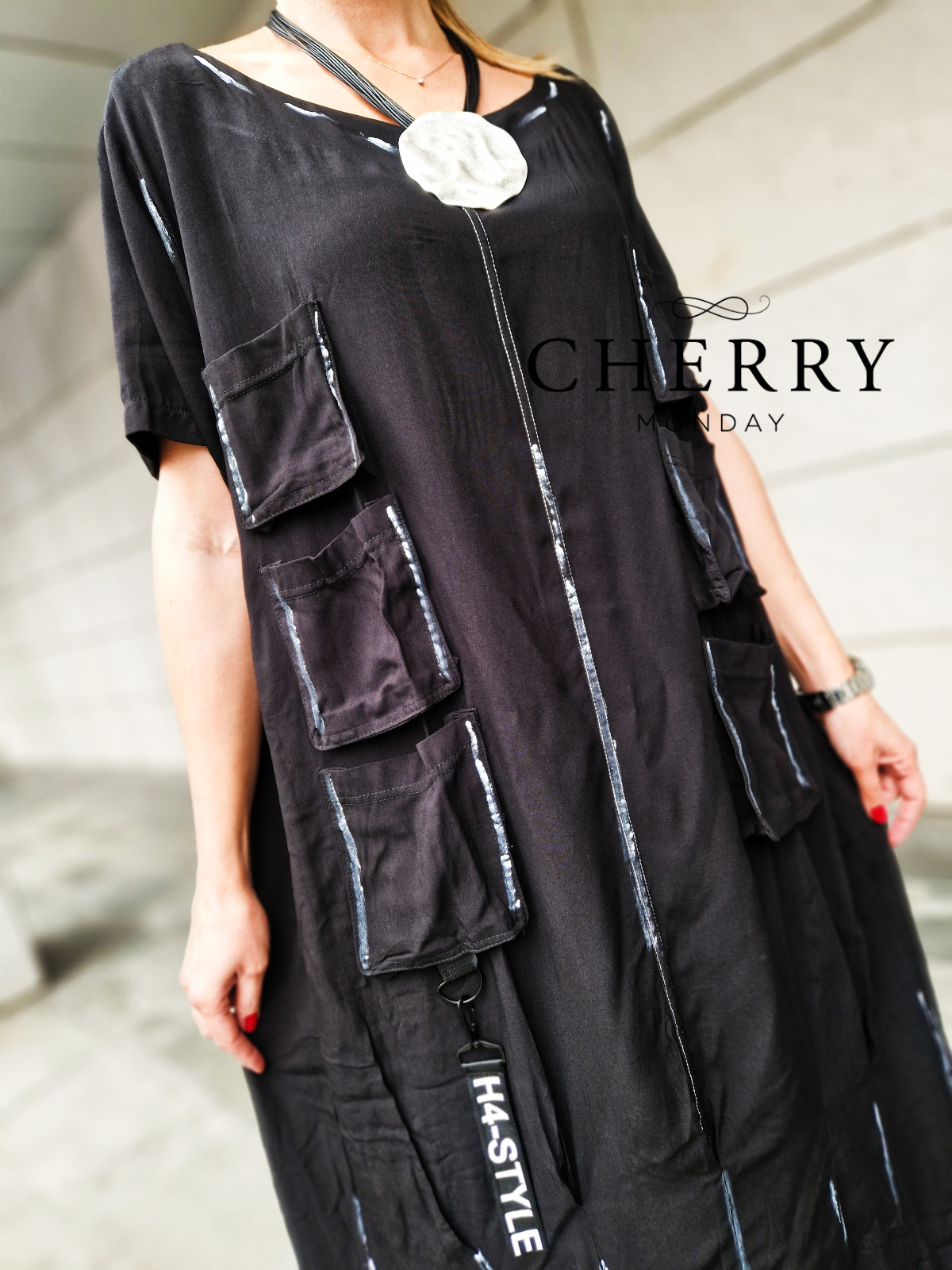 Midi obleka z našitimi žepi