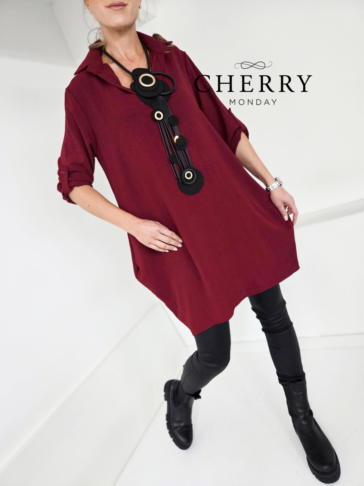 Bogata ogrlica s krogi in resicami