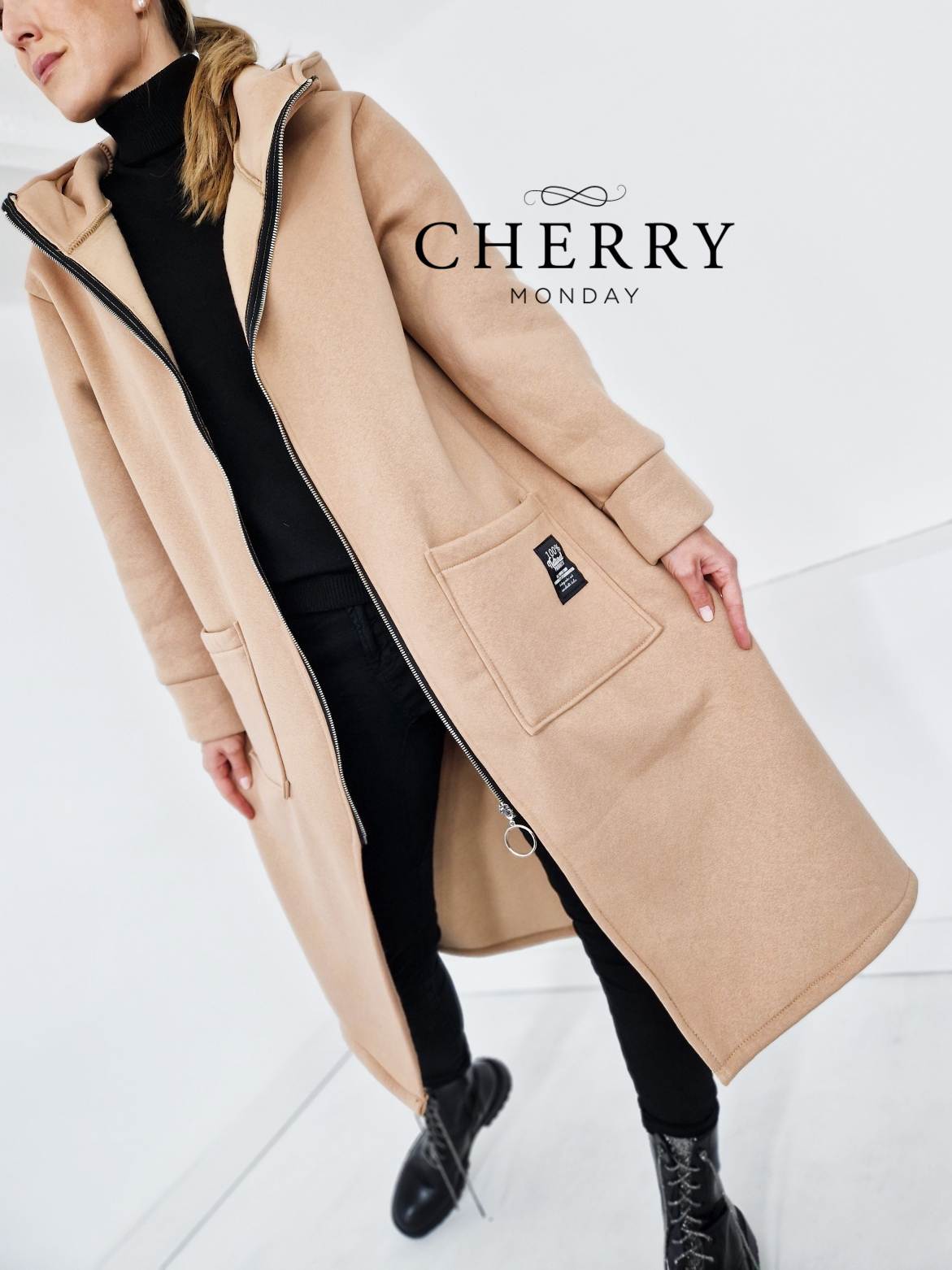 Daljša jopa / plašč z žepi in kapuco