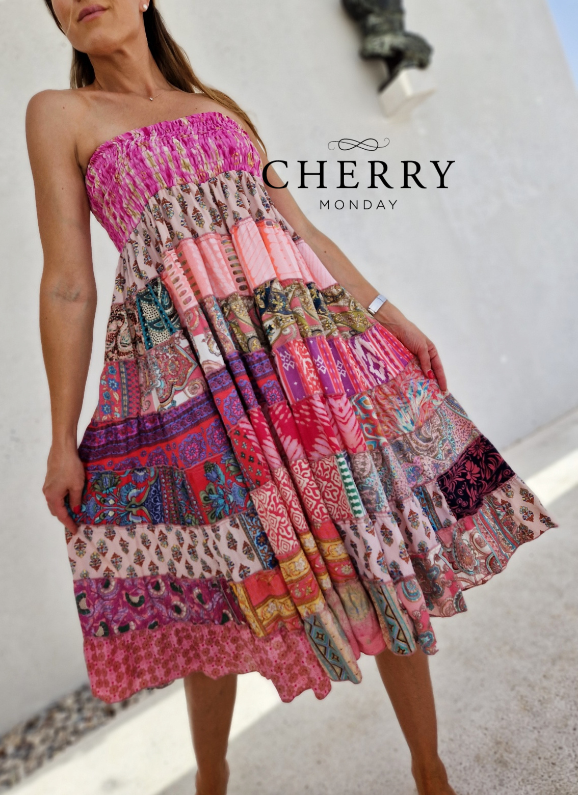 Lahkotna svilena obleka ali krilo