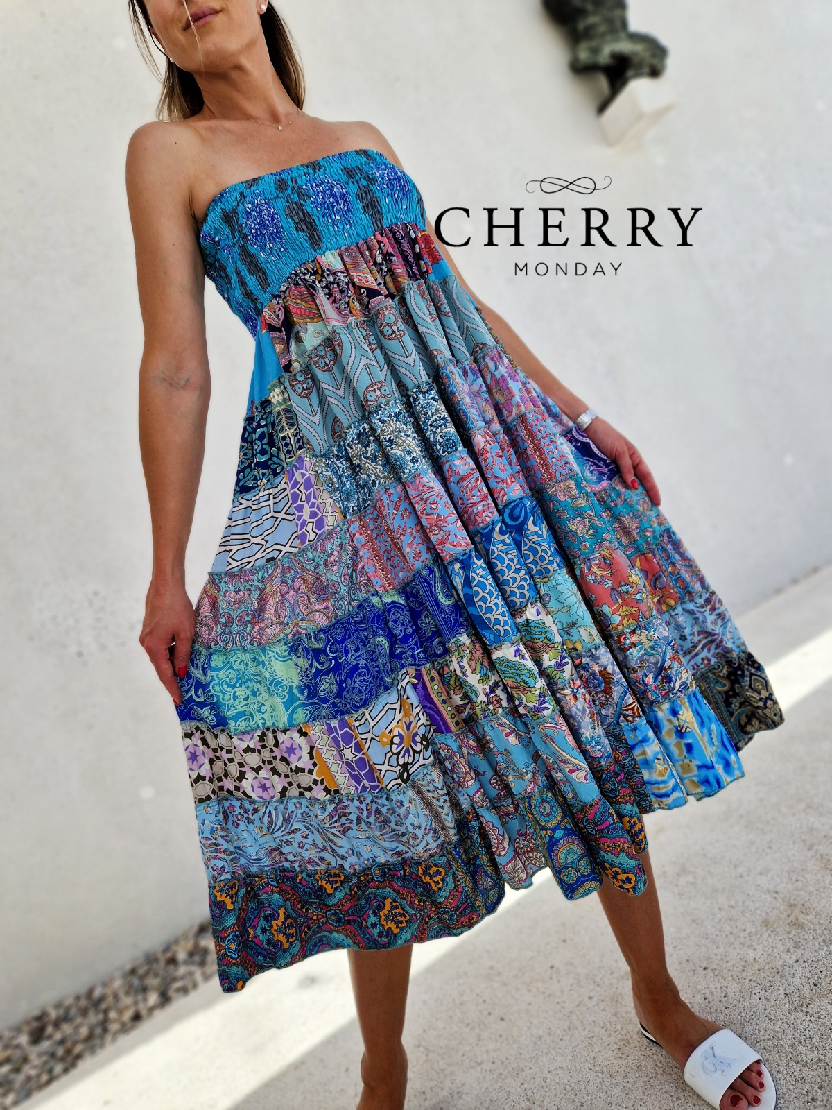 Lahkotna svilena obleka ali krilo