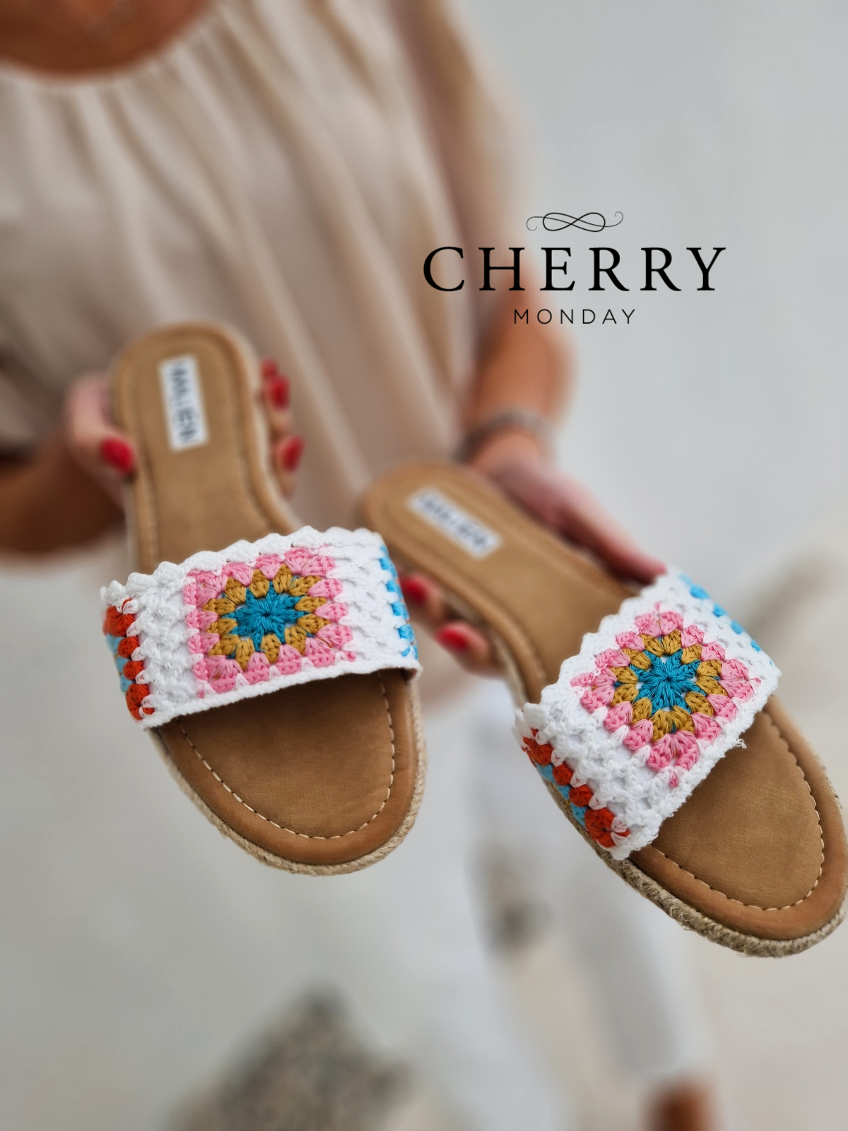 Nizki natikači z vezenjem