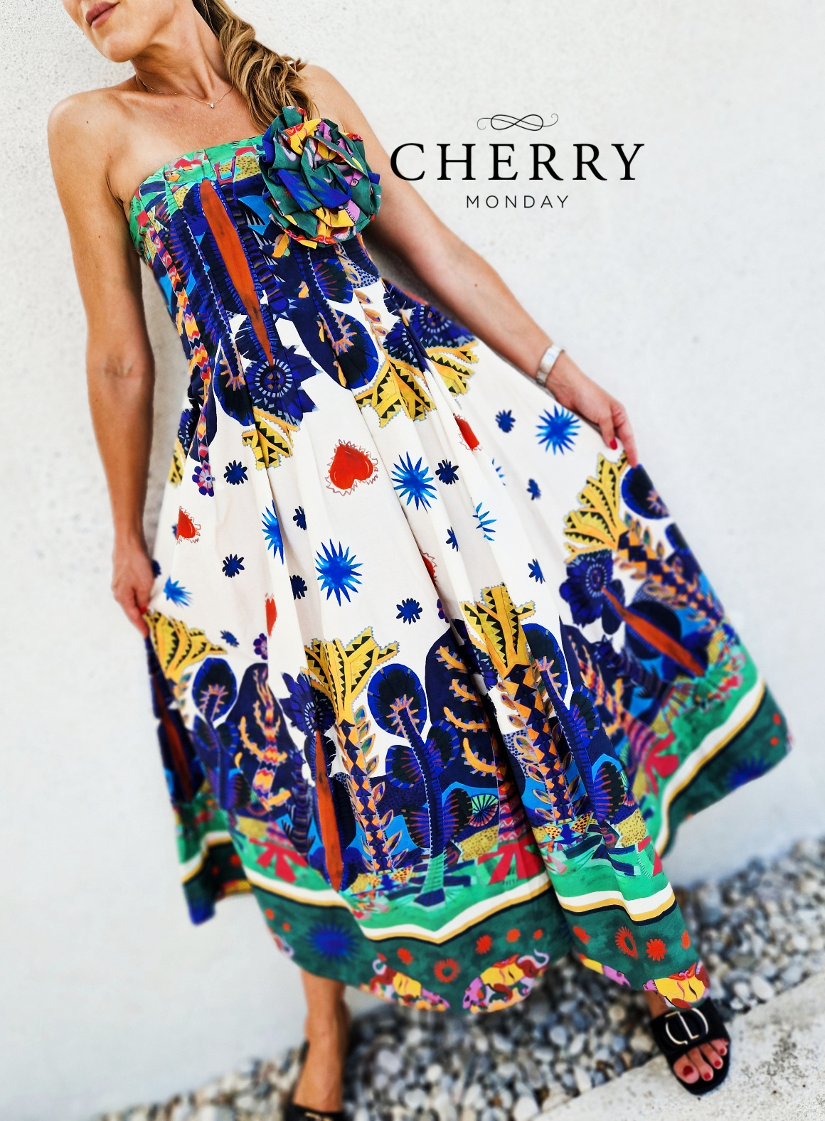 Pisana obleka brez naramnic