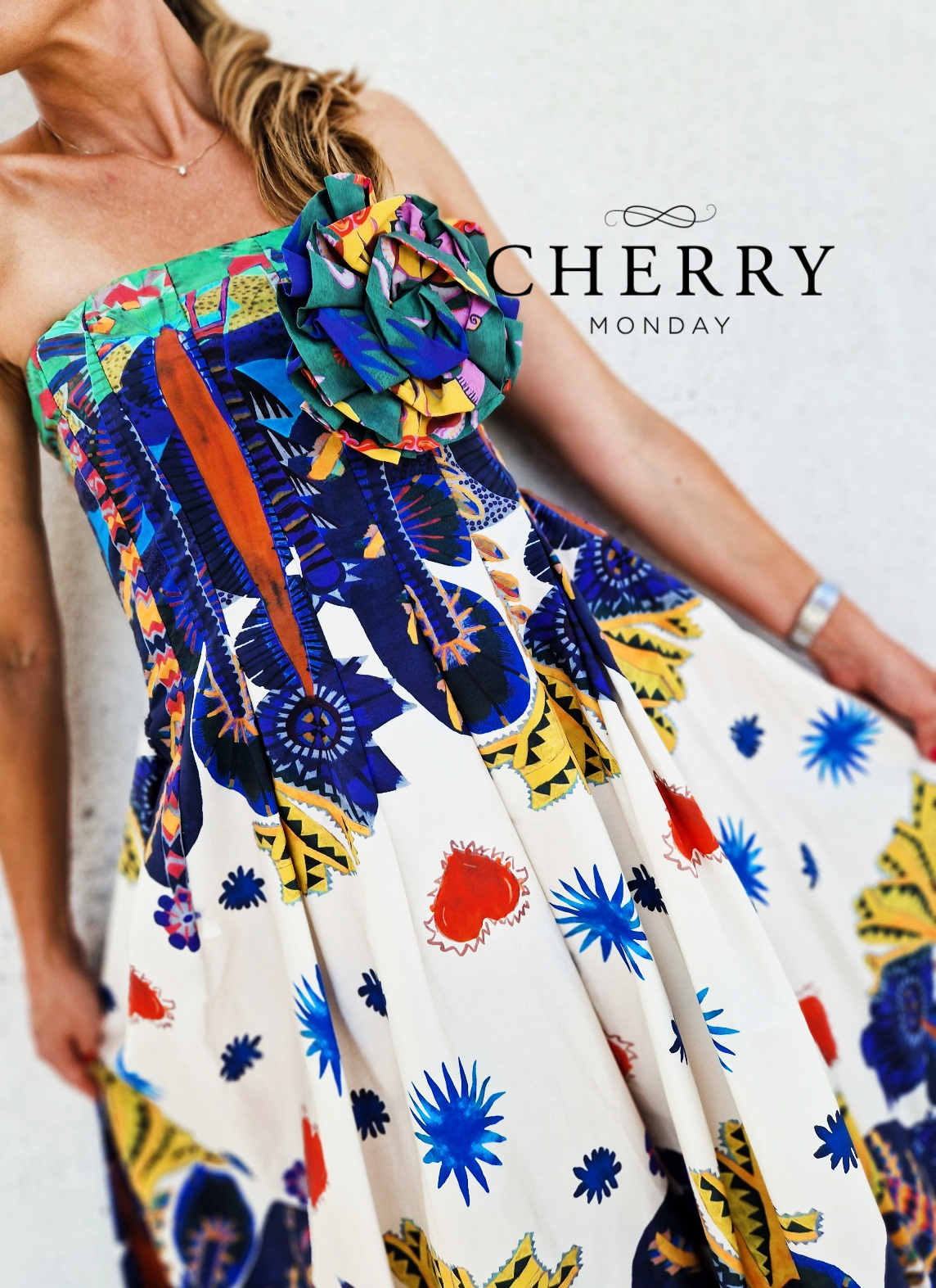 Pisana obleka brez naramnic