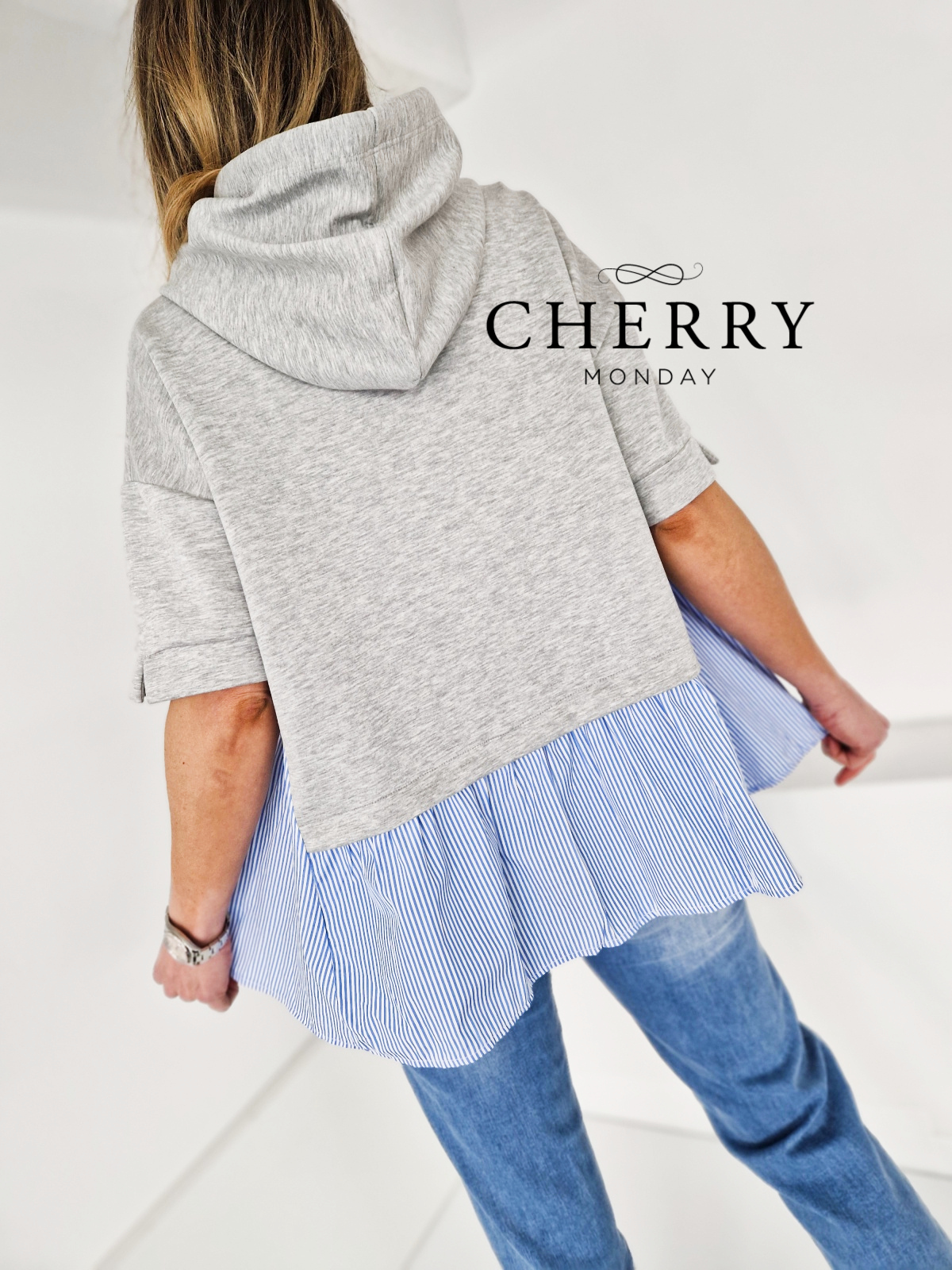 Pulover s kapuco in všito srajco