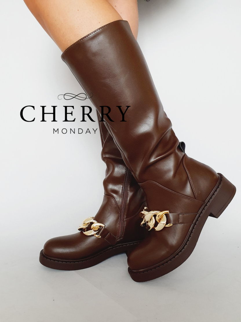 Škornji z zlato verigo velikost 37