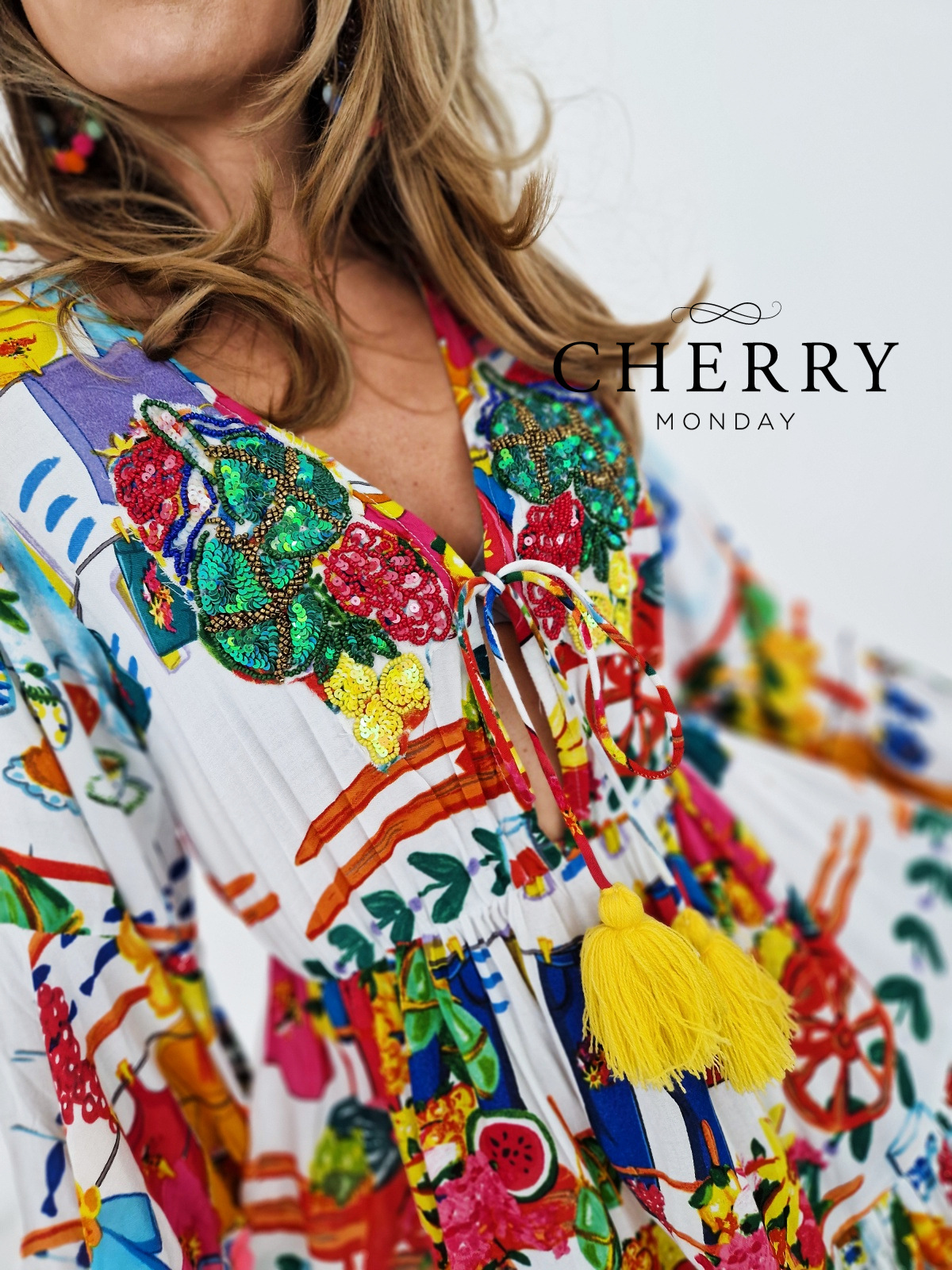 Boho obleka z globokim izrezom