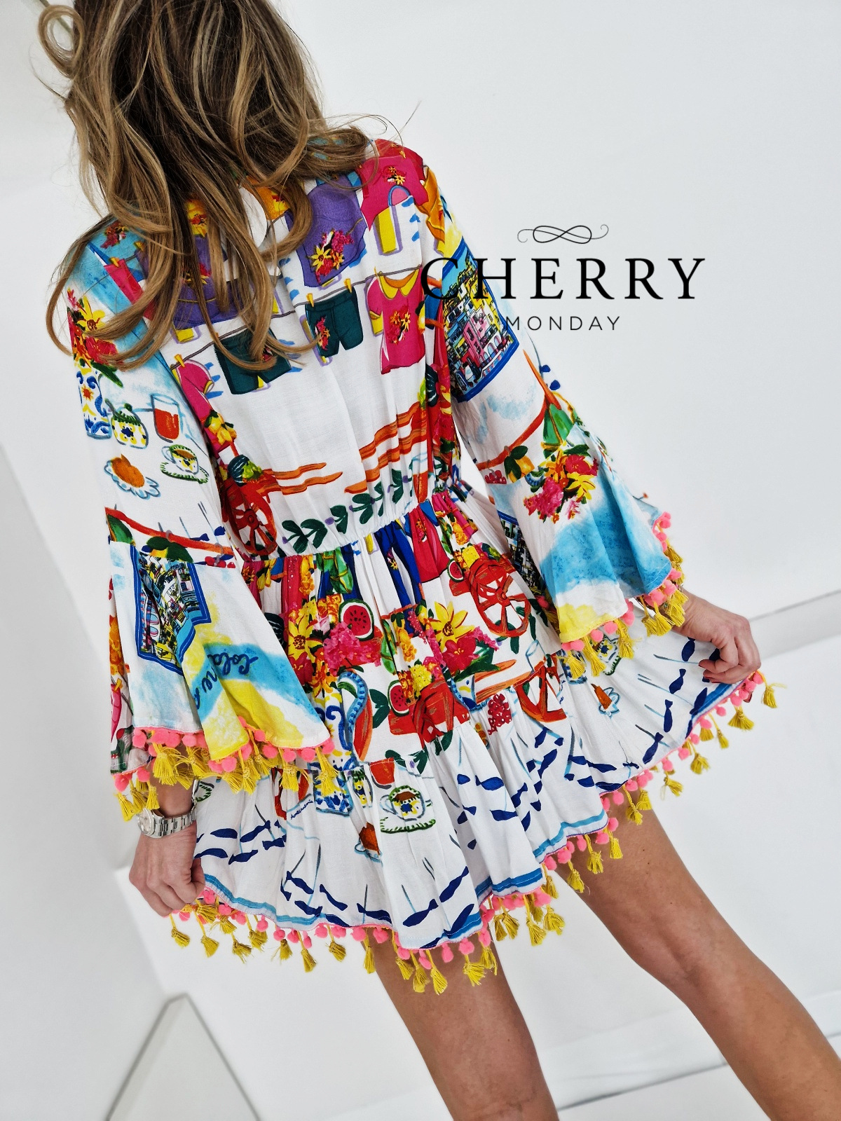 Boho obleka z globokim izrezom