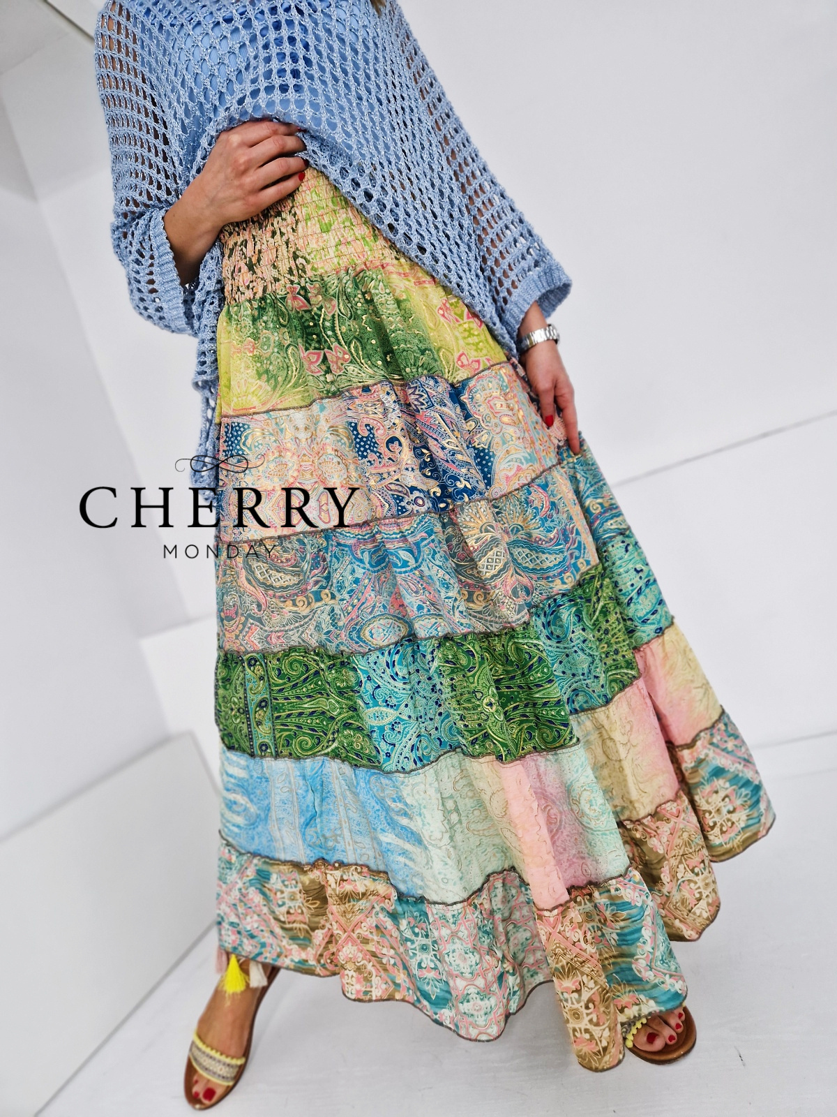 Lahkotna svilena obleka ali krilo