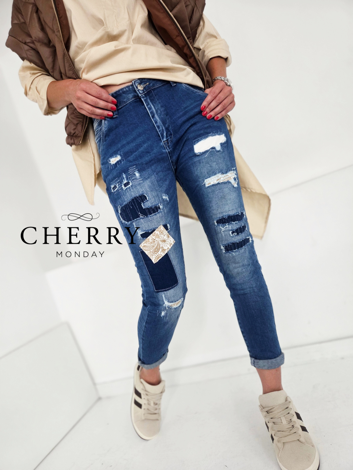 Jeans hlače z zaplatami