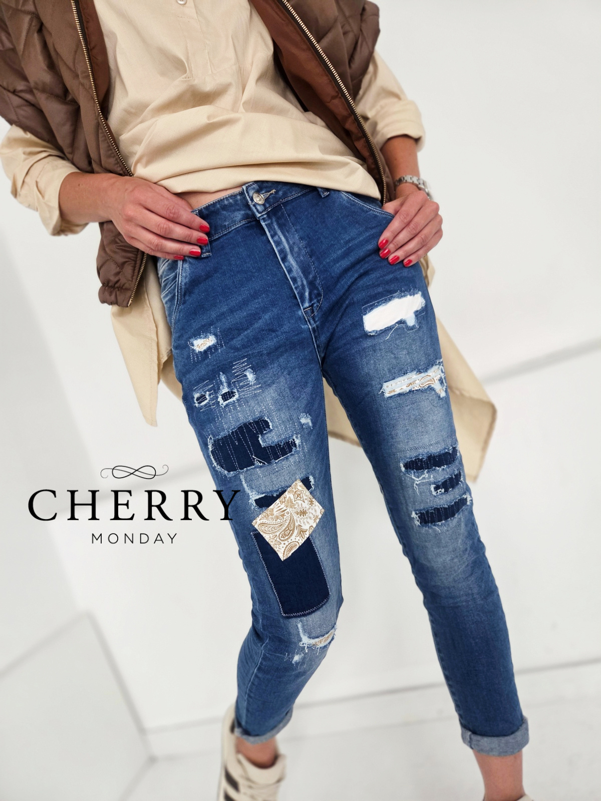 Jeans hlače z zaplatami