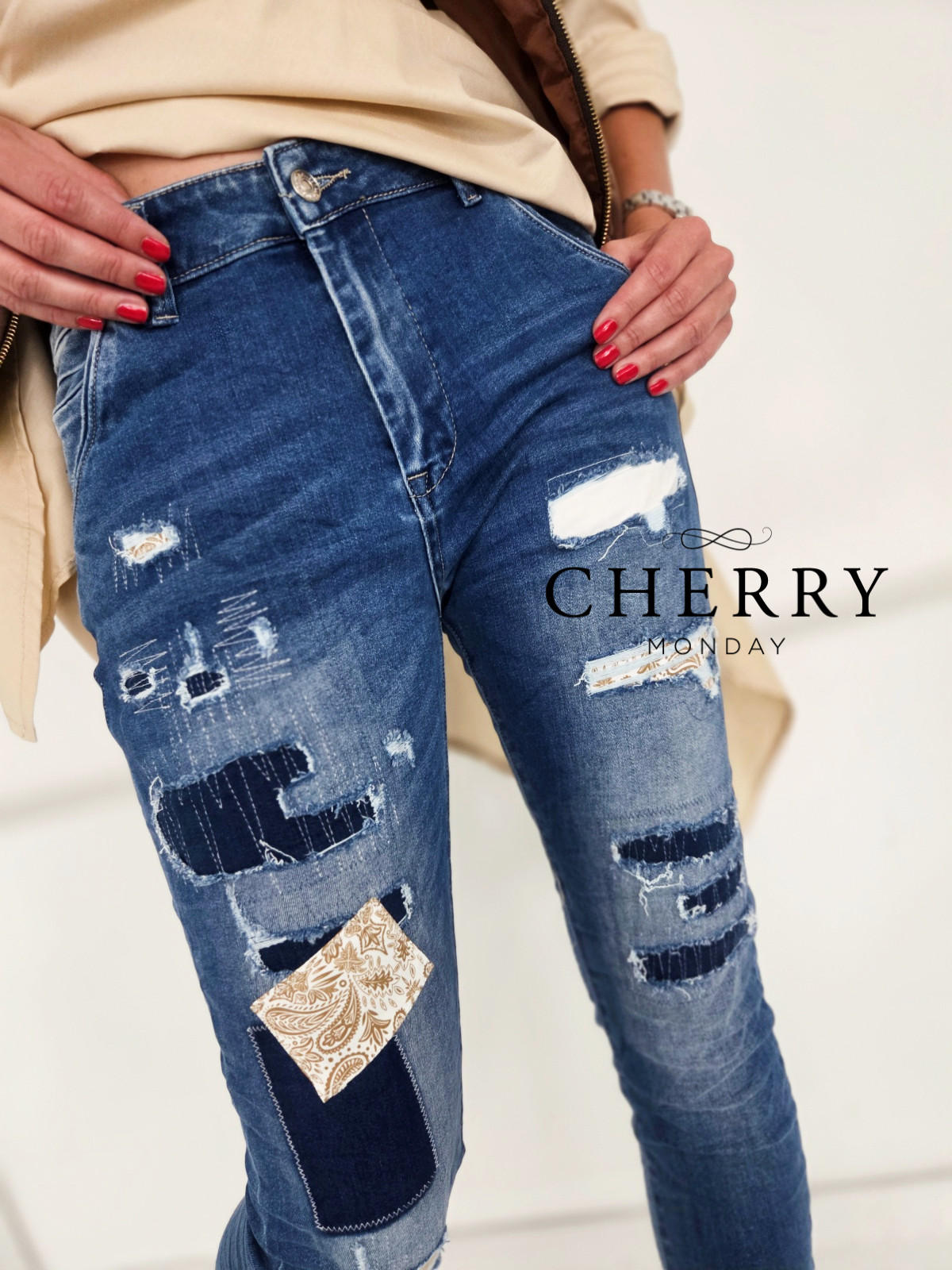 Jeans hlače z zaplatami