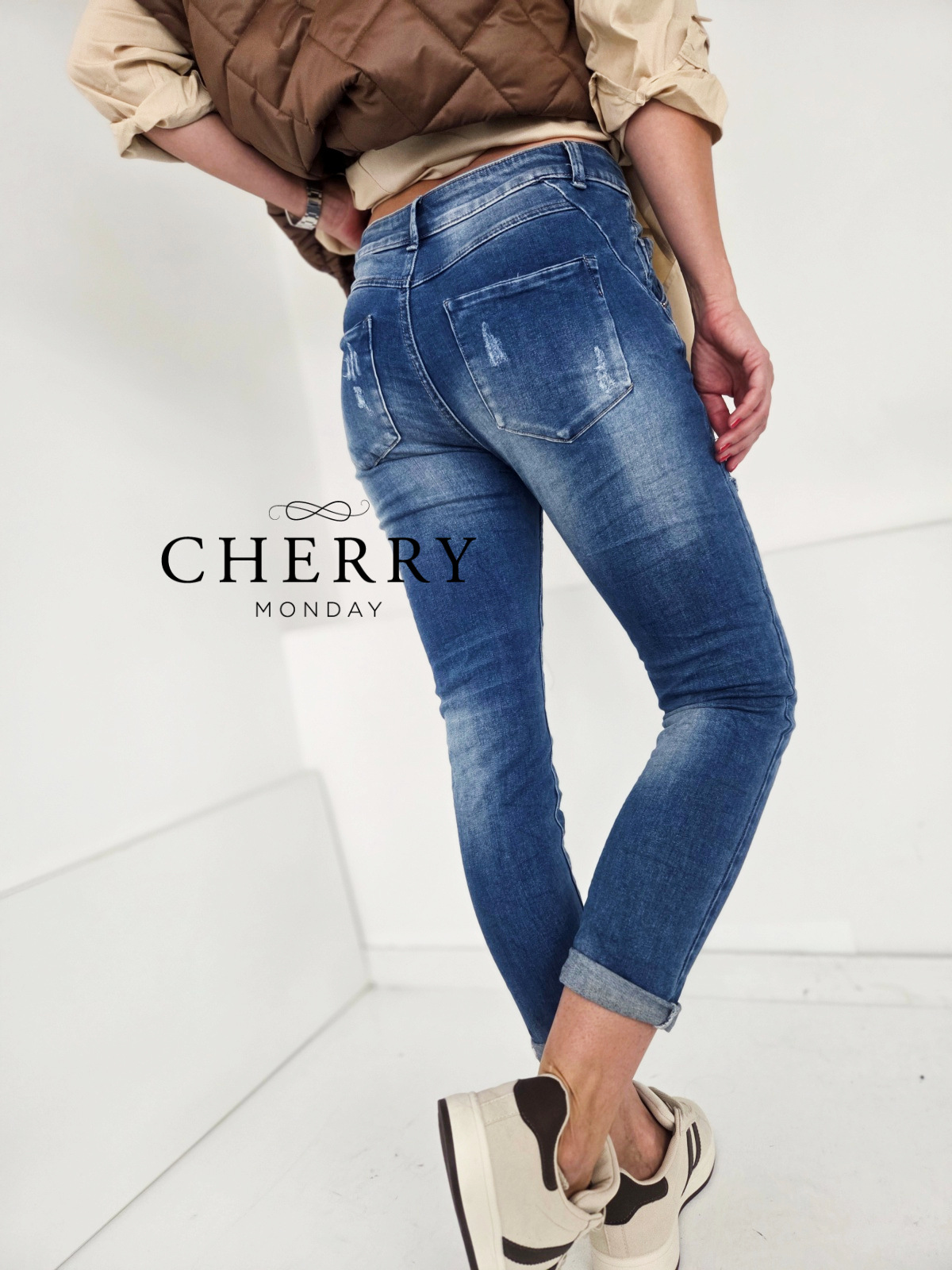 Jeans hlače z zaplatami