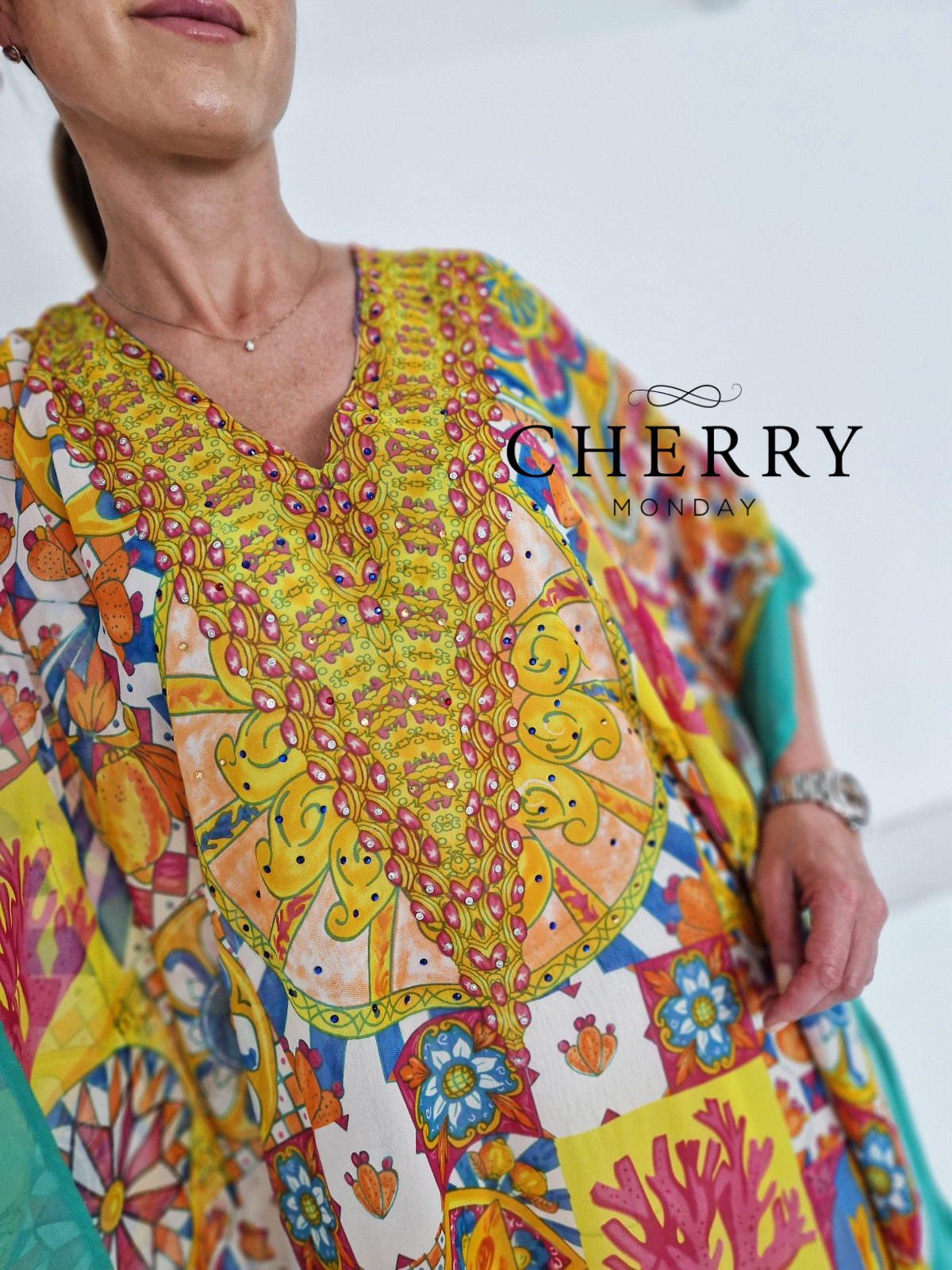 Boemski kaftan s perlicami