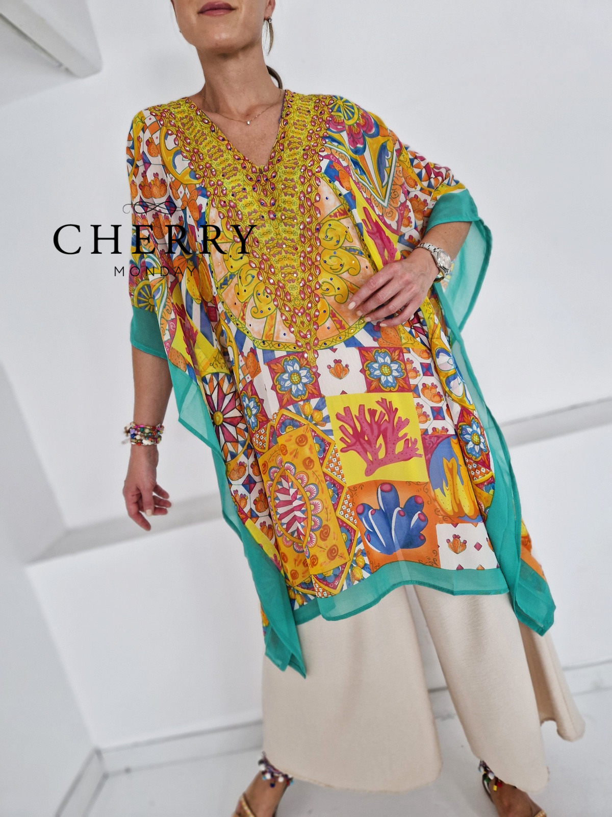 Boemski kaftan s perlicami