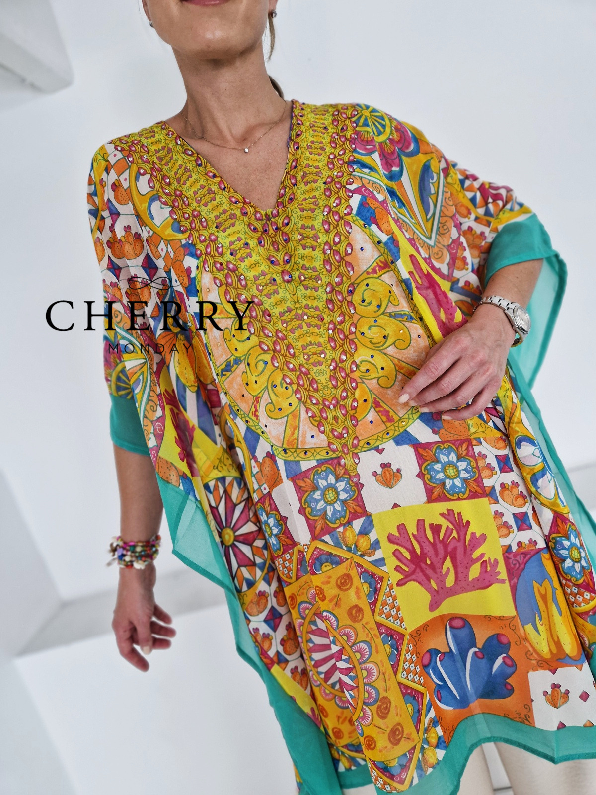 Boemski kaftan s perlicami