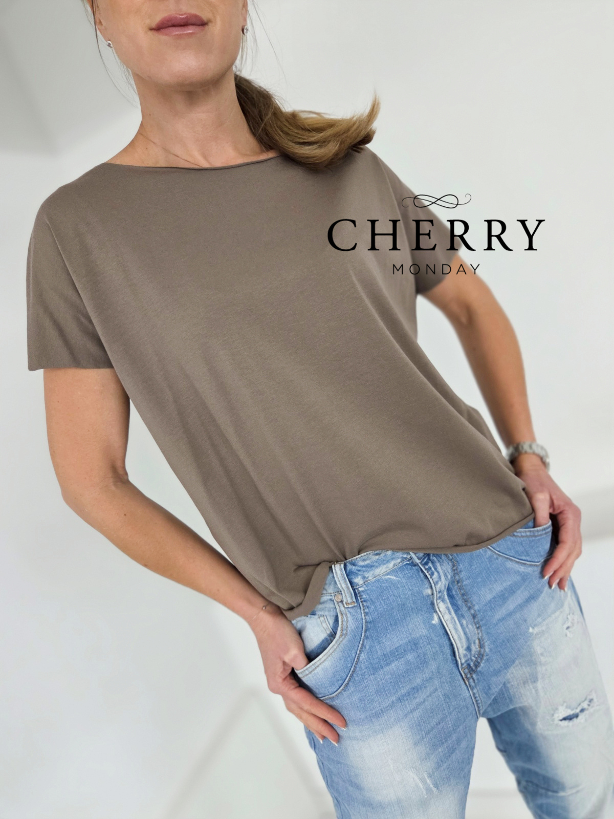 Enobarvna majica s kratkimi rokavi