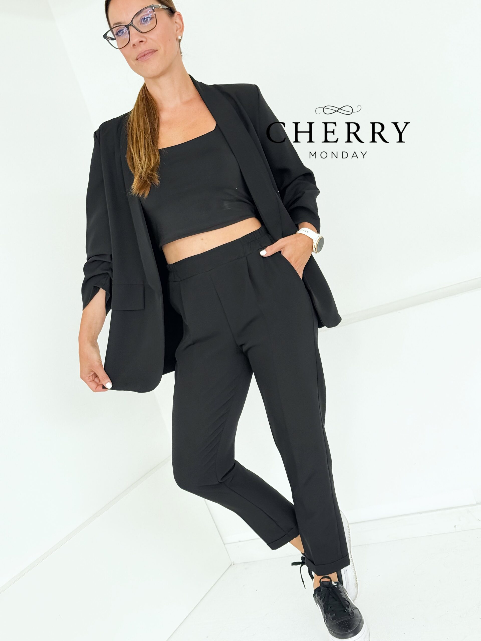 Eleganten hlačni kostim