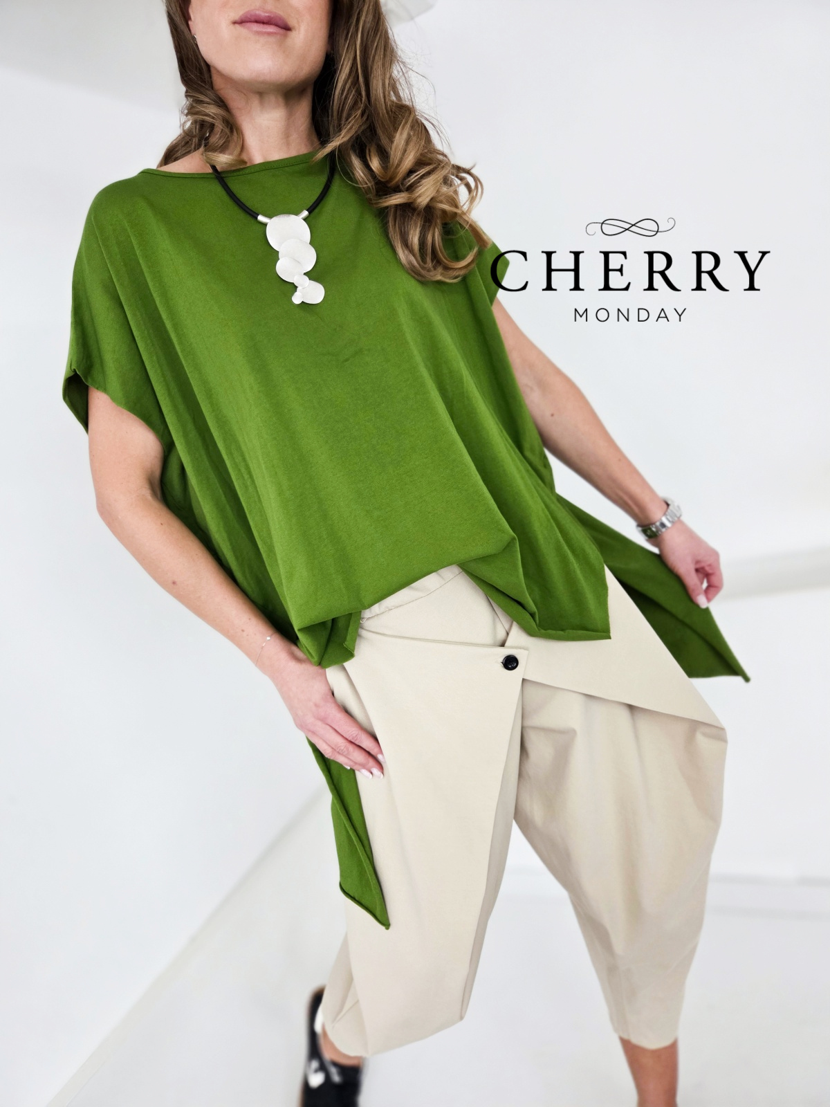 Modna asimetrična tunika "plus size"