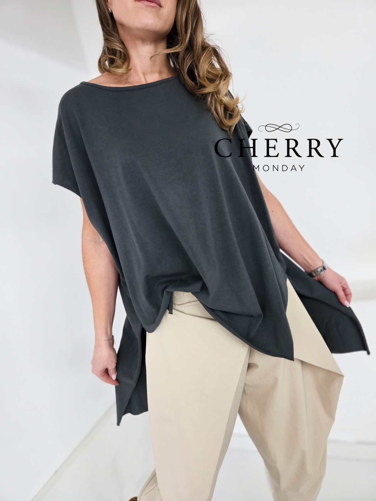 Modna asimetrična tunika "plus size"