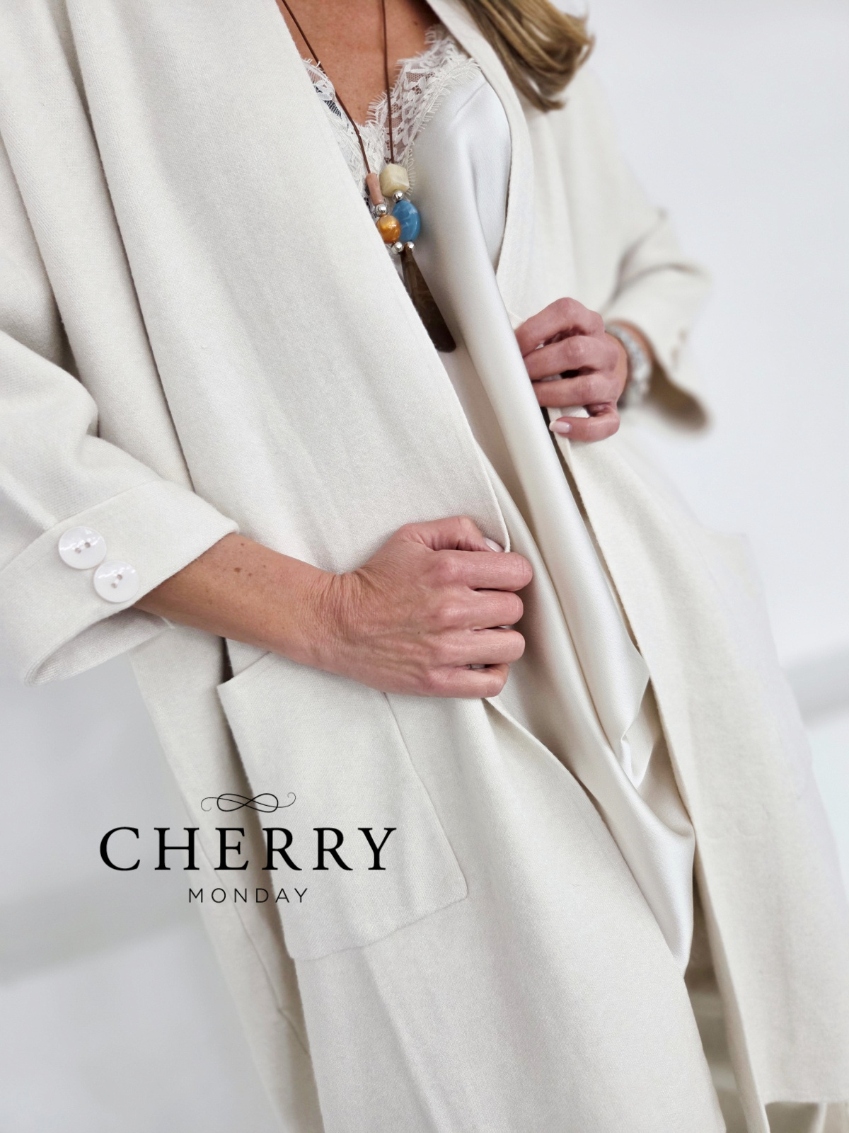 Vrhunska pletena jopa z žepi