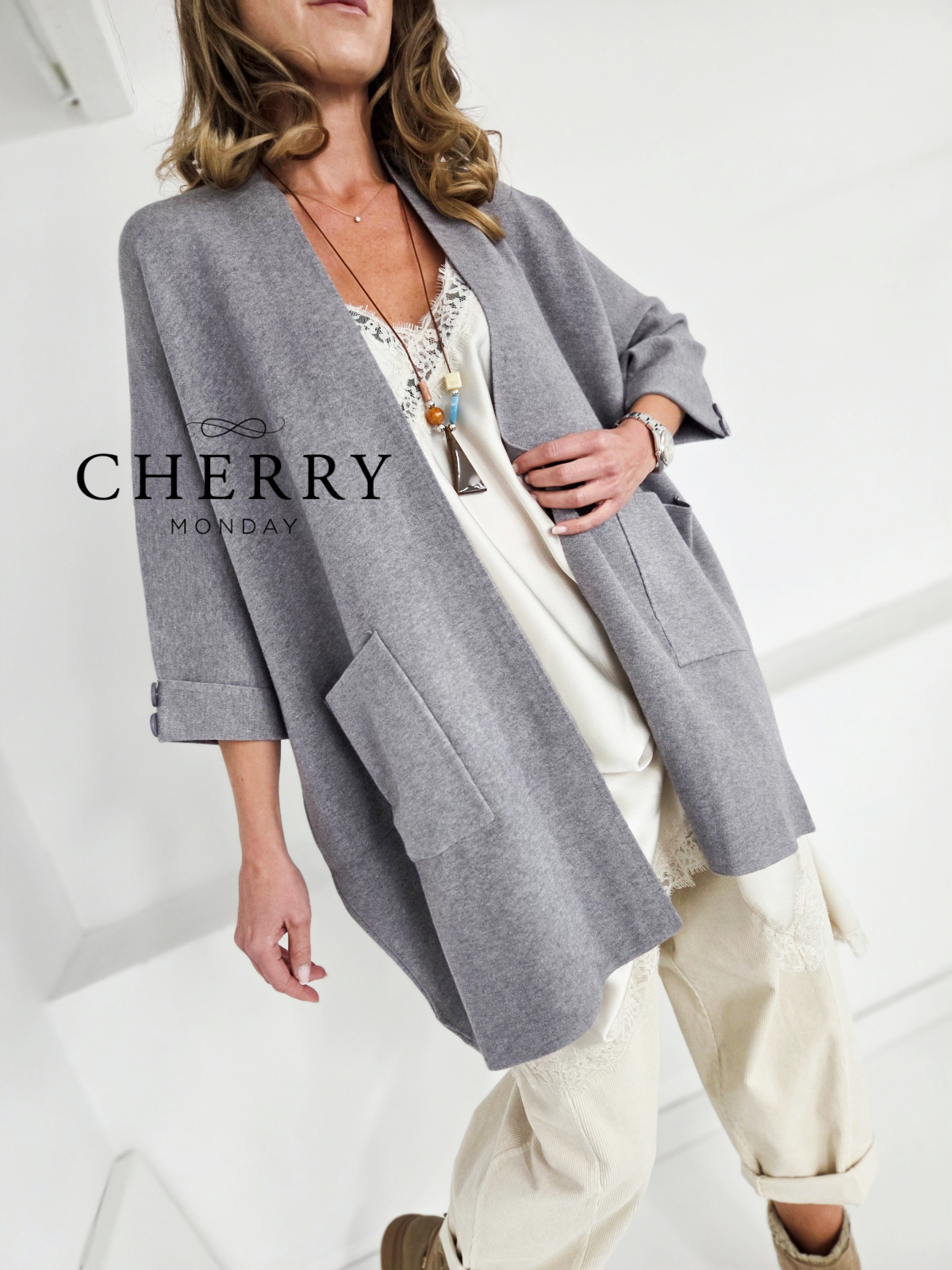 Vrhunska pletena jopa z žepi