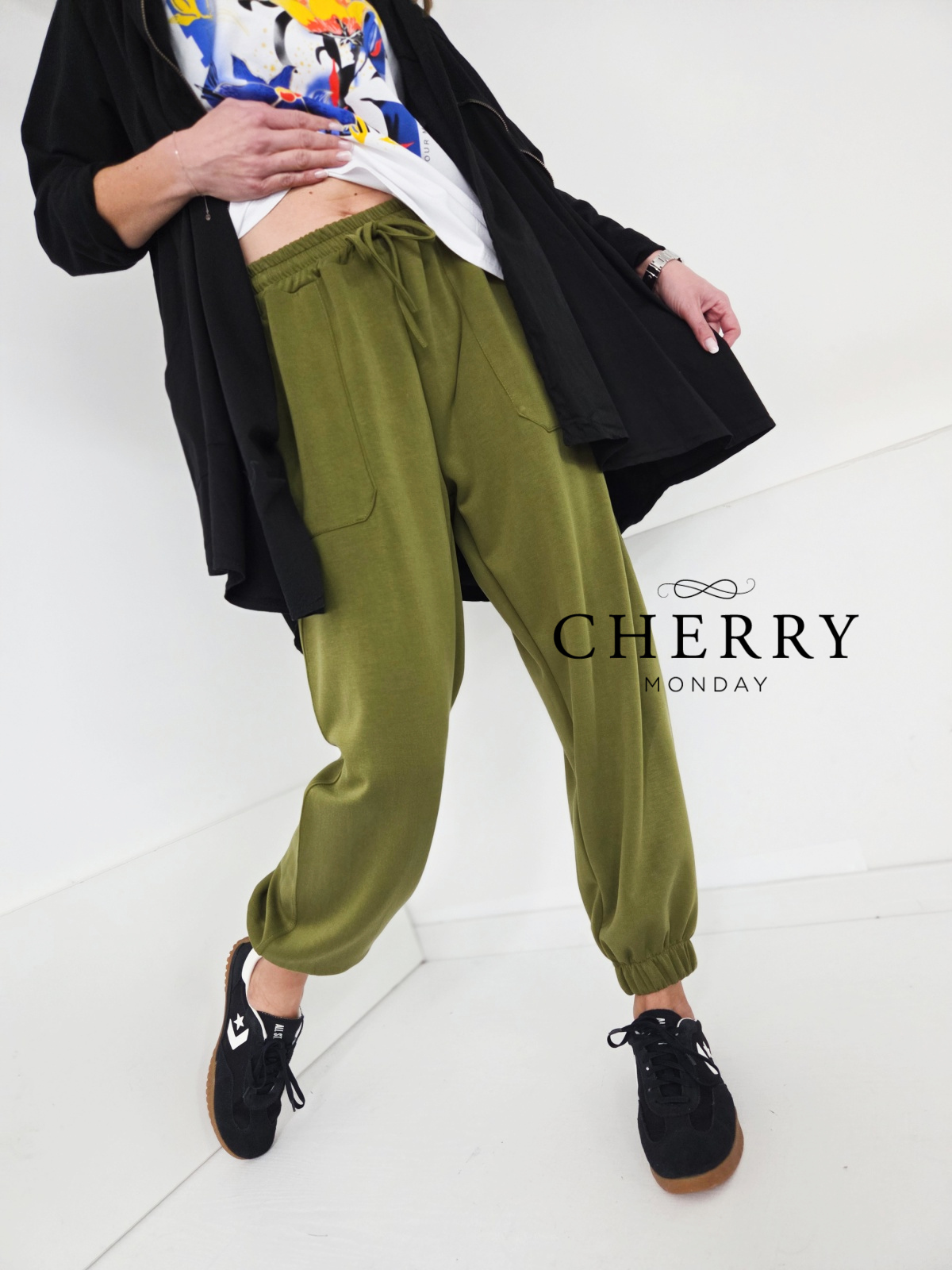 Modna plus size hlačna trenirka