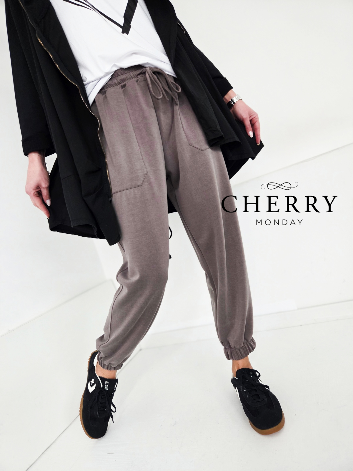 Modna plus size hlačna trenirka