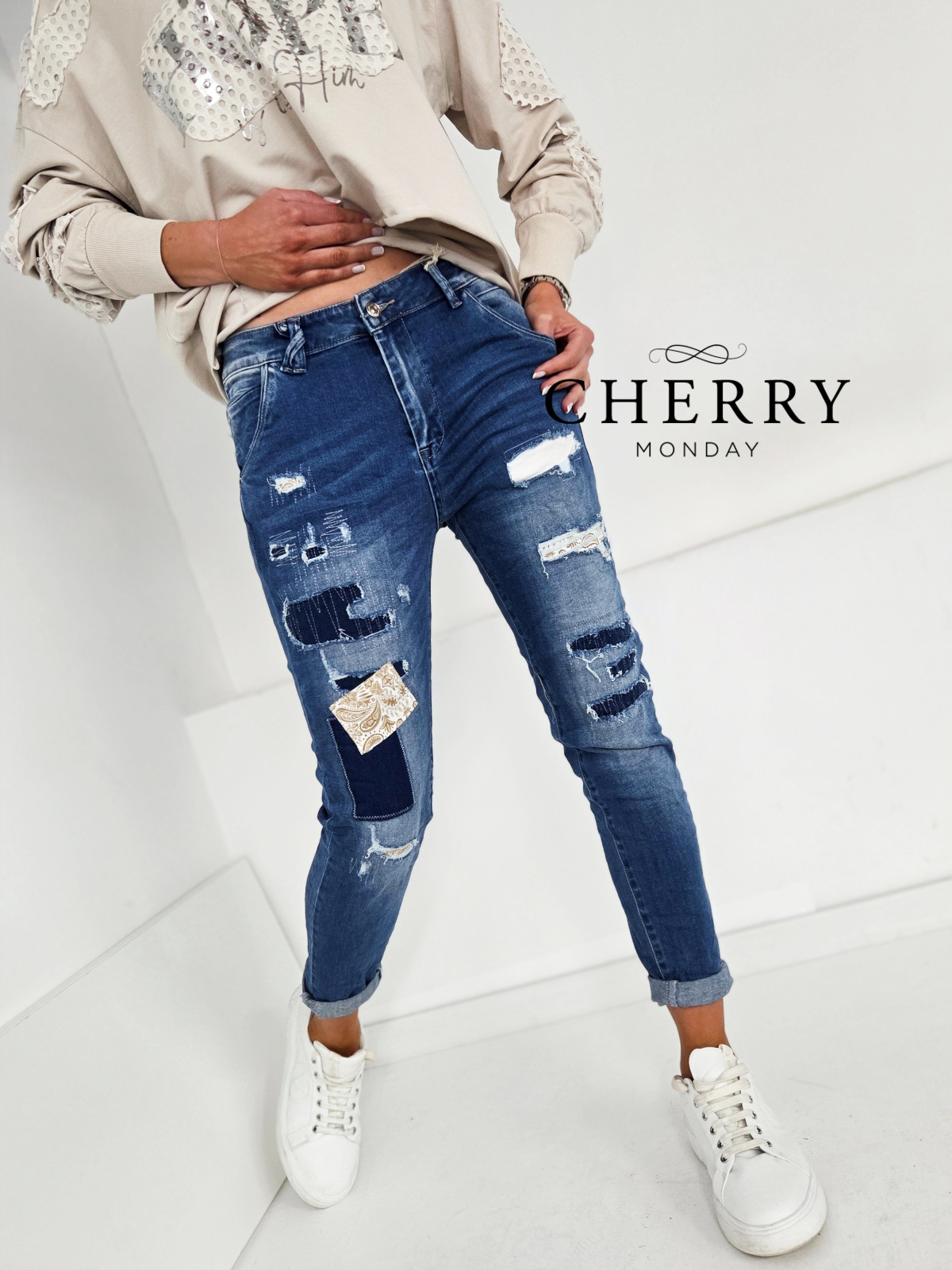 Jeans hlače z zaplatami