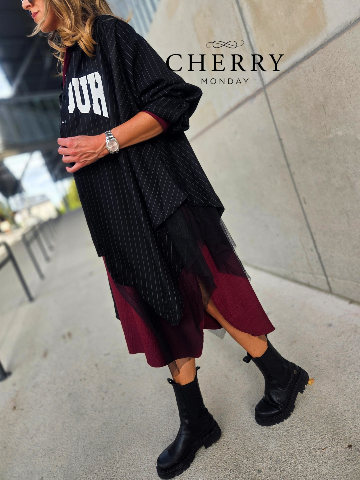 Črtasta srajca s tilom