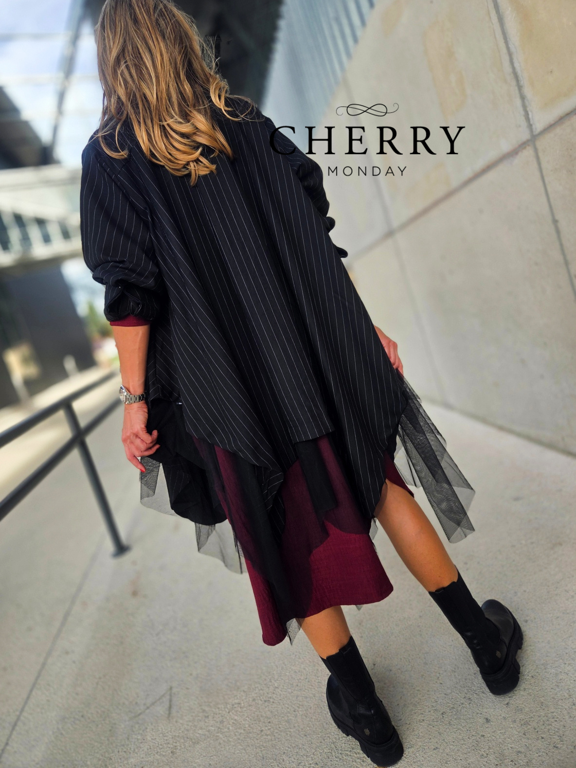 Črtasta srajca s tilom