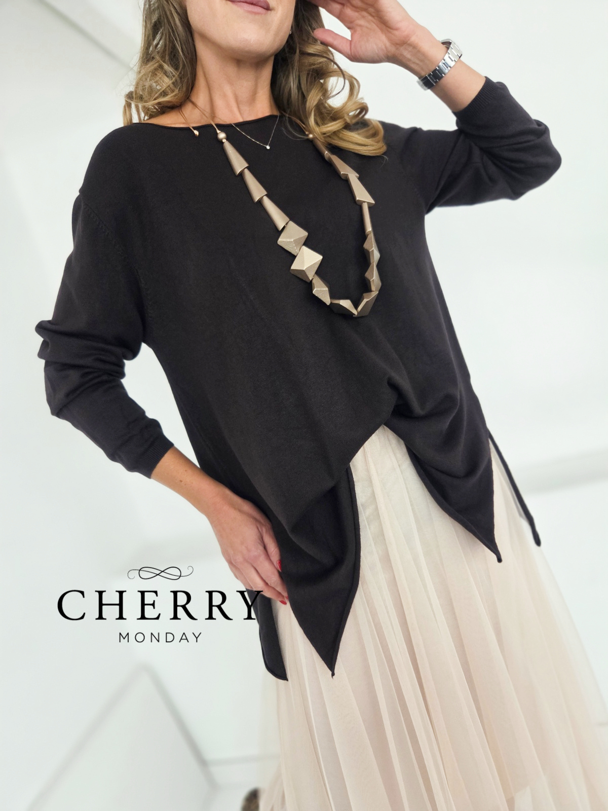 Daljši pulover rahlo zvončkastega kroja