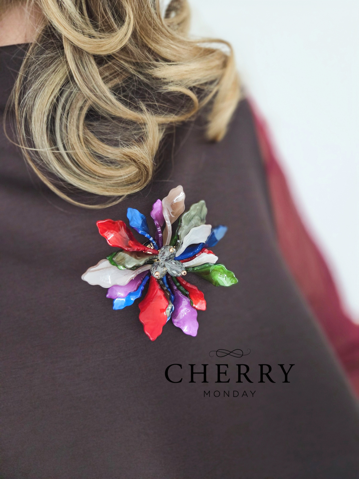 Broška v obliki cveta