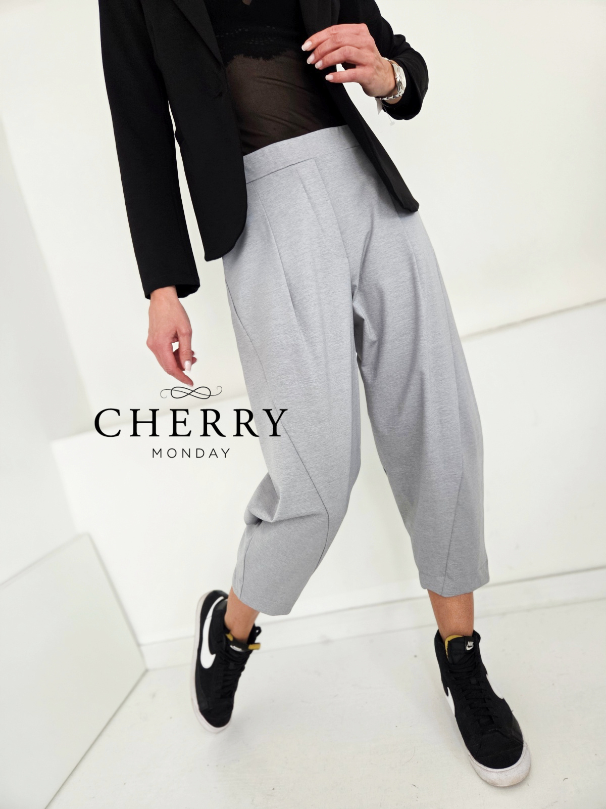 Modne hlače z žepi