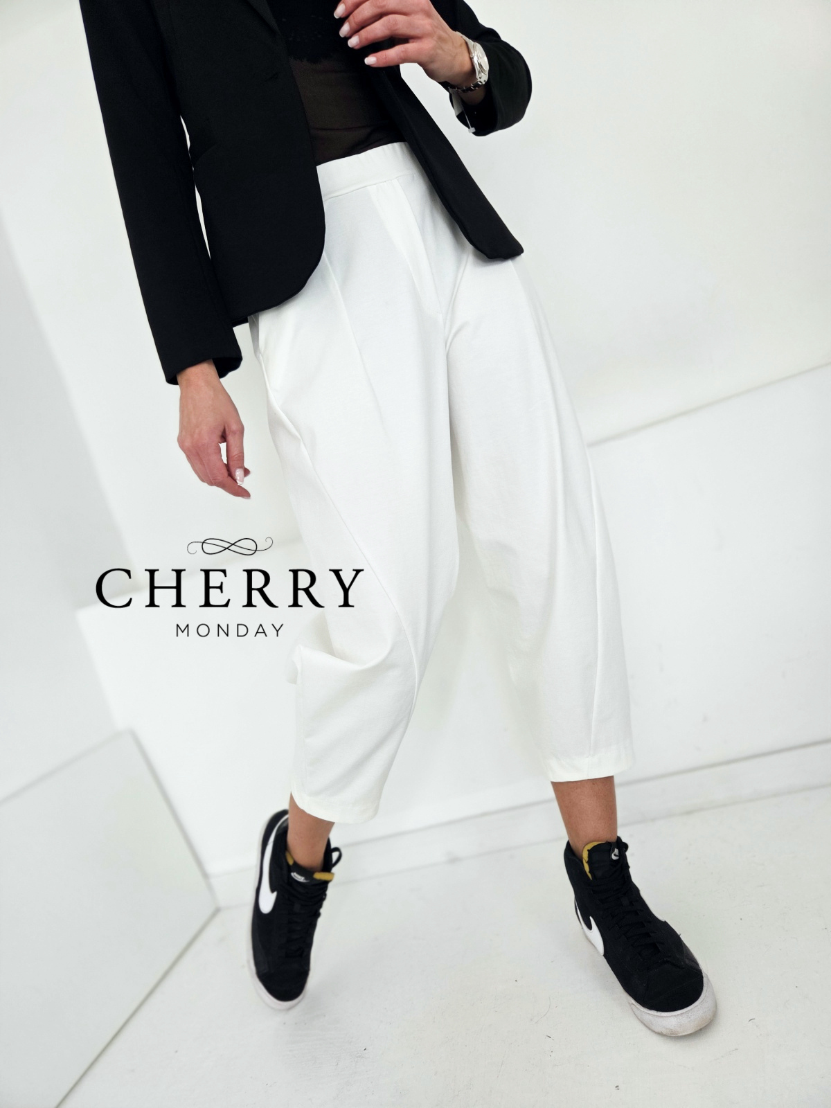 Modne hlače z žepi