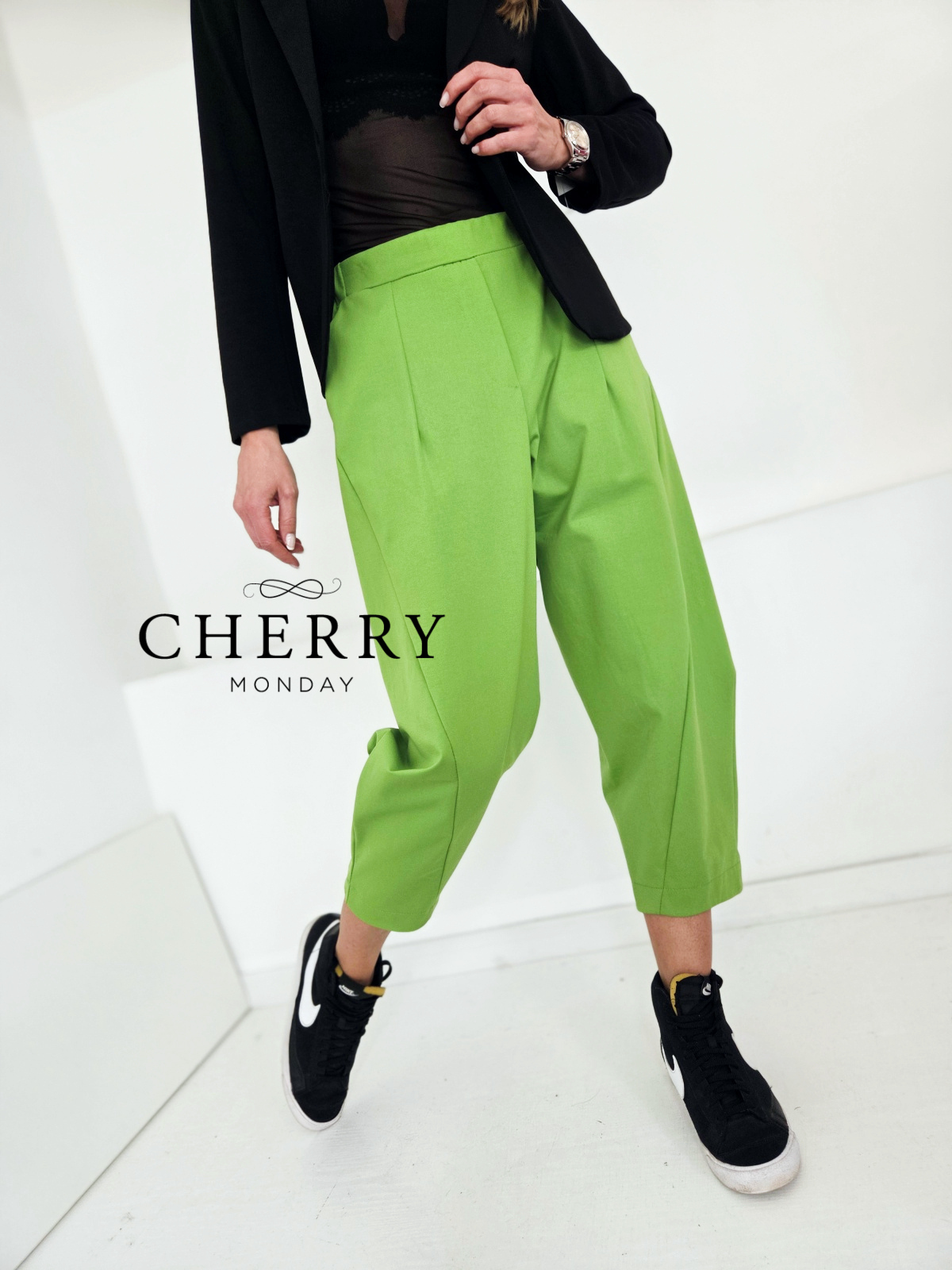 Modne hlače z žepi