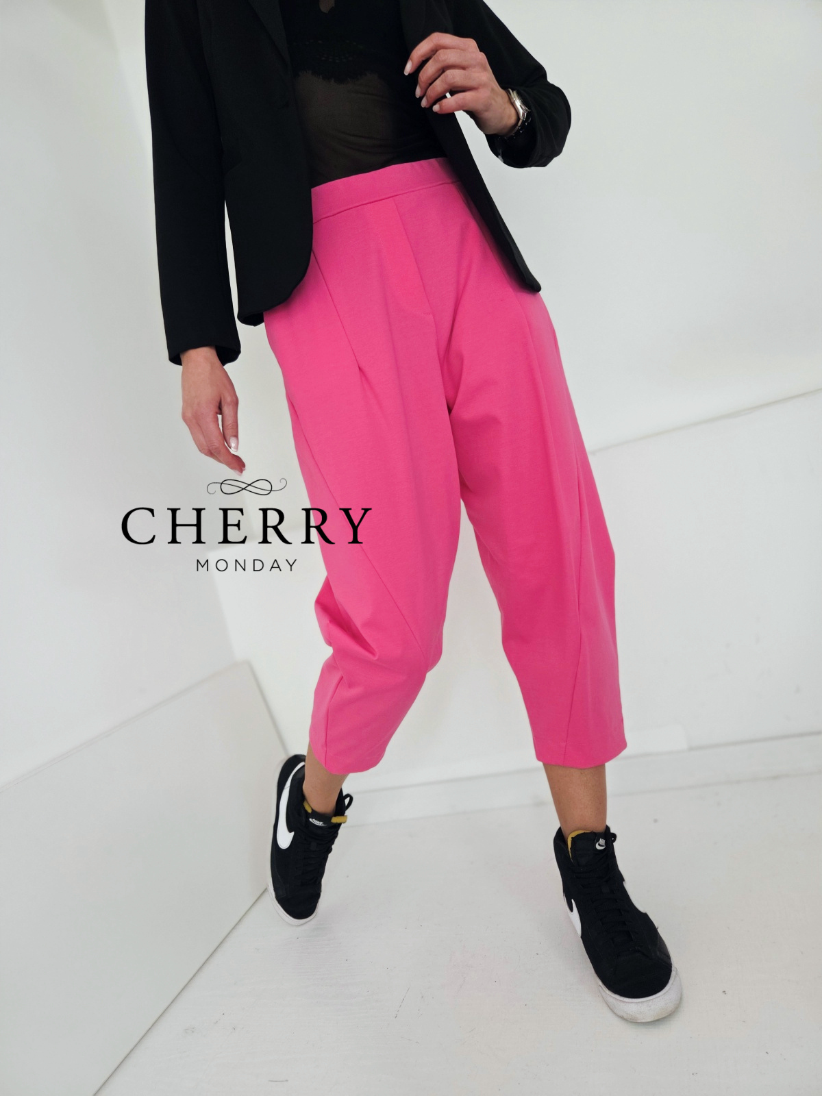 Modne hlače z žepi