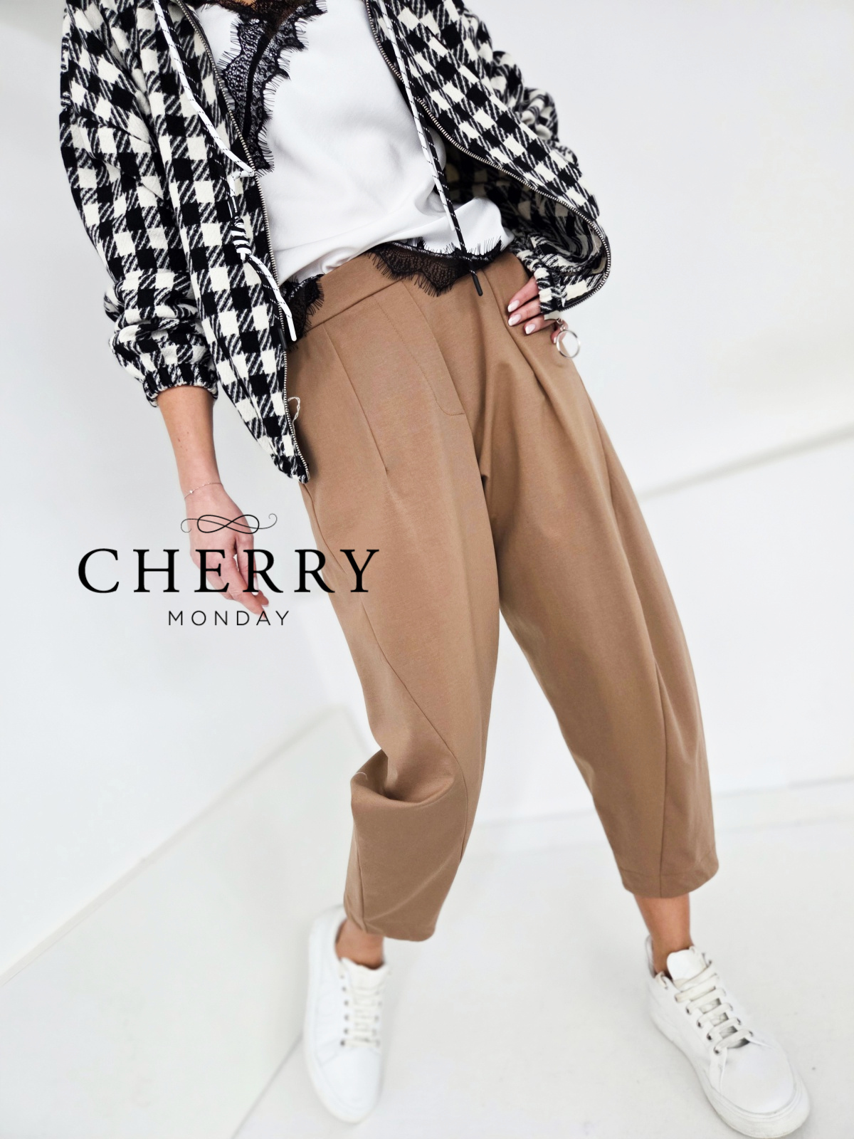 Modne hlače z žepi