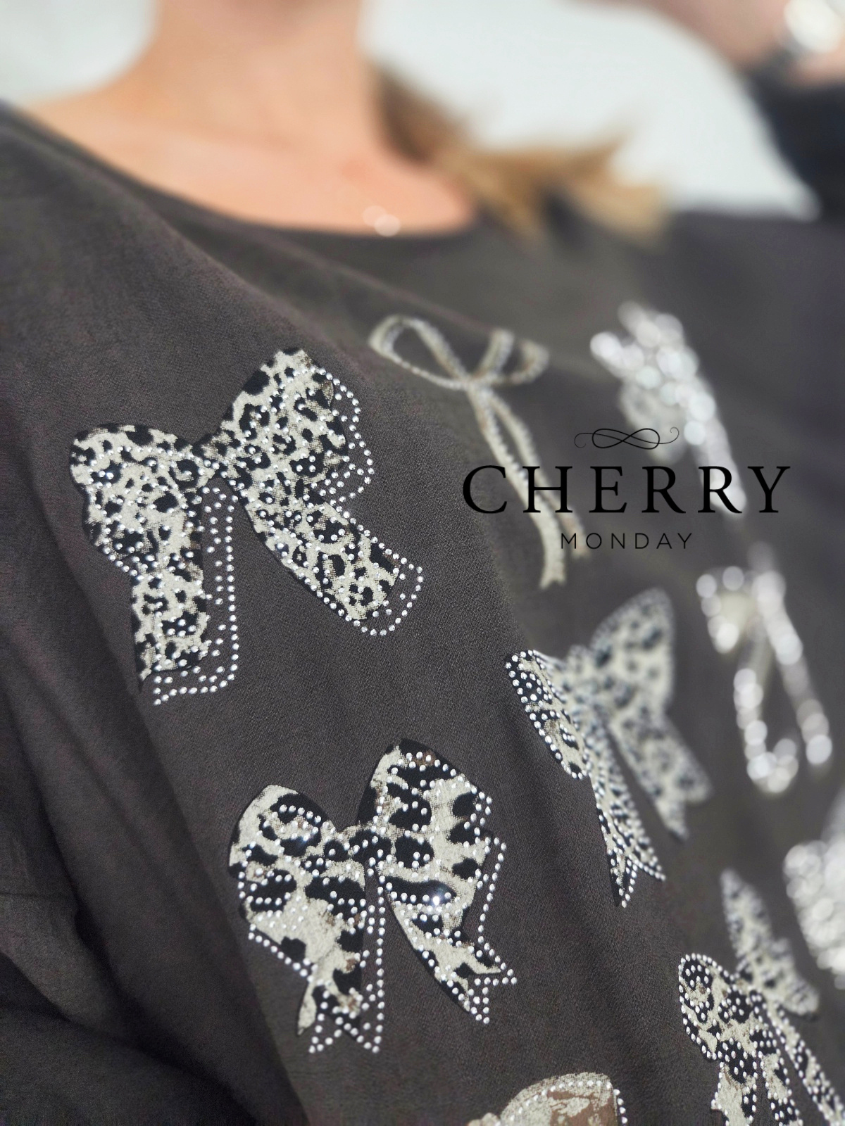 Tunika s potiskom pentljic